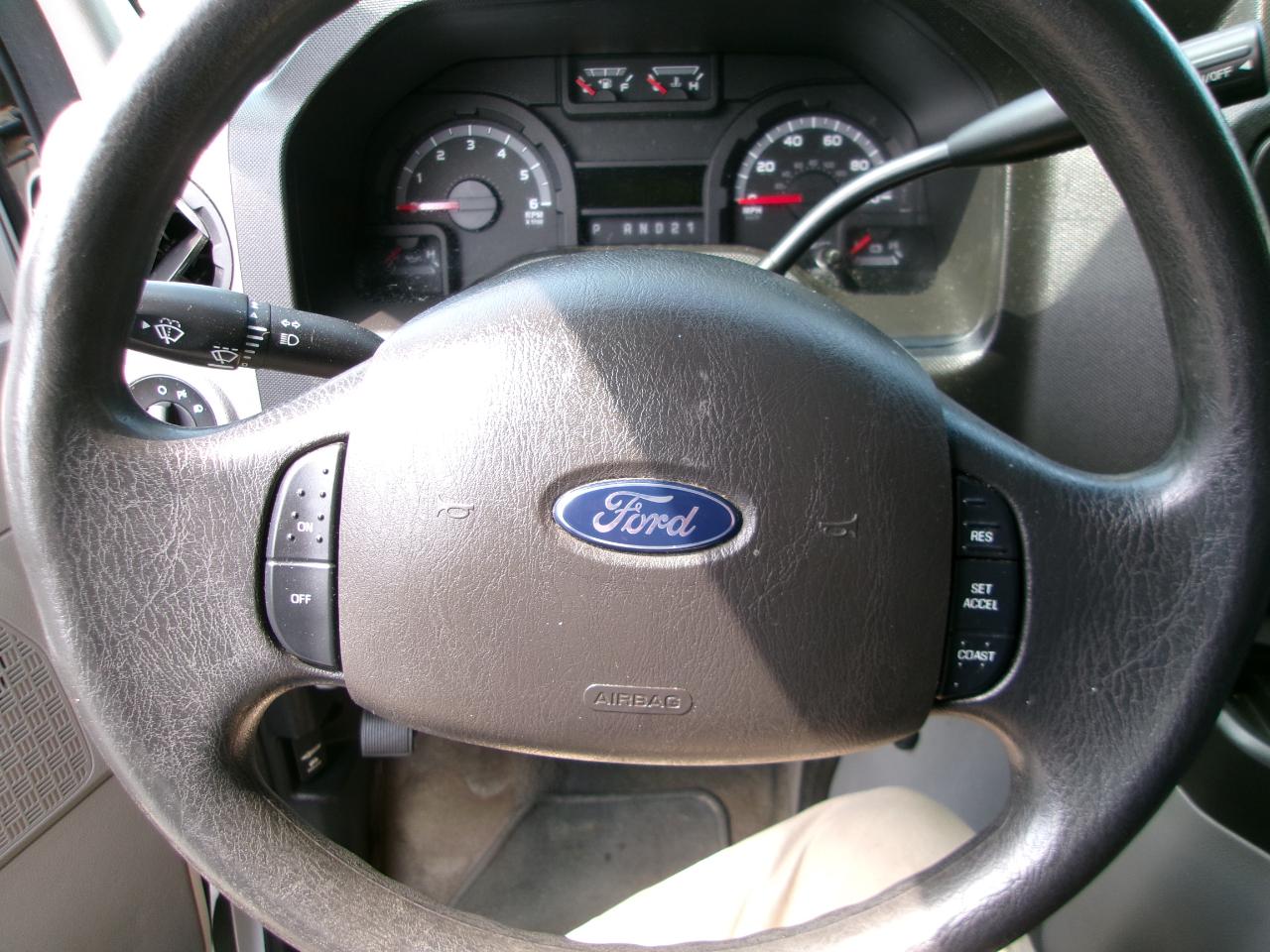 Ford Econoline E-350 XLT Super Duty 2014