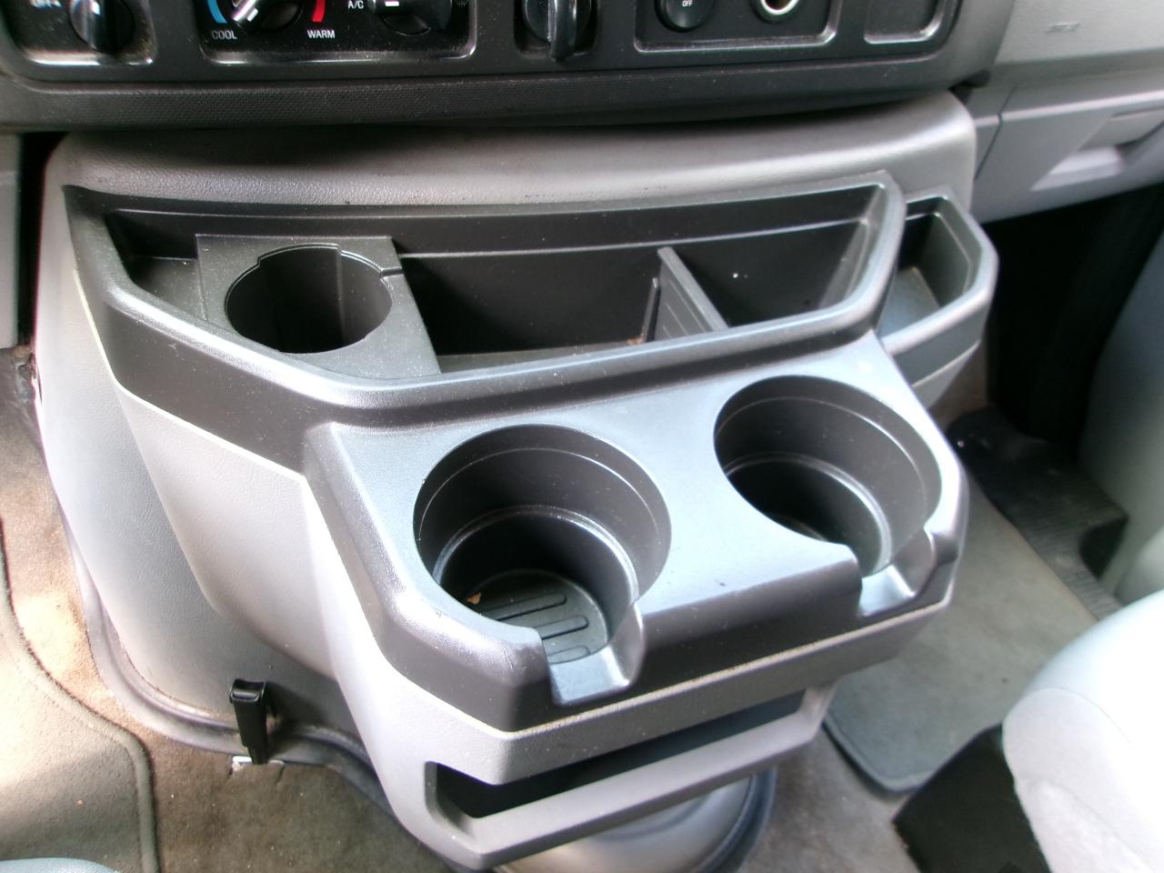 Ford Econoline E-350 XLT Super Duty 2014