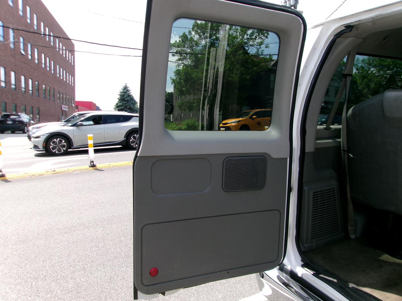 Ford Econoline E-350 XLT Super Duty 2014