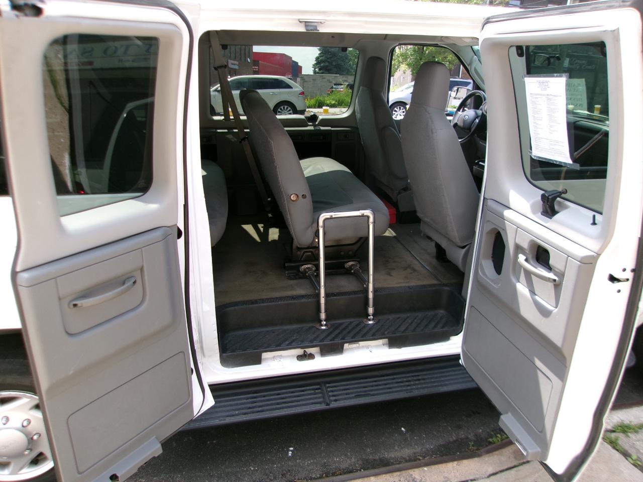 Ford Econoline E-350 XLT Super Duty 2014