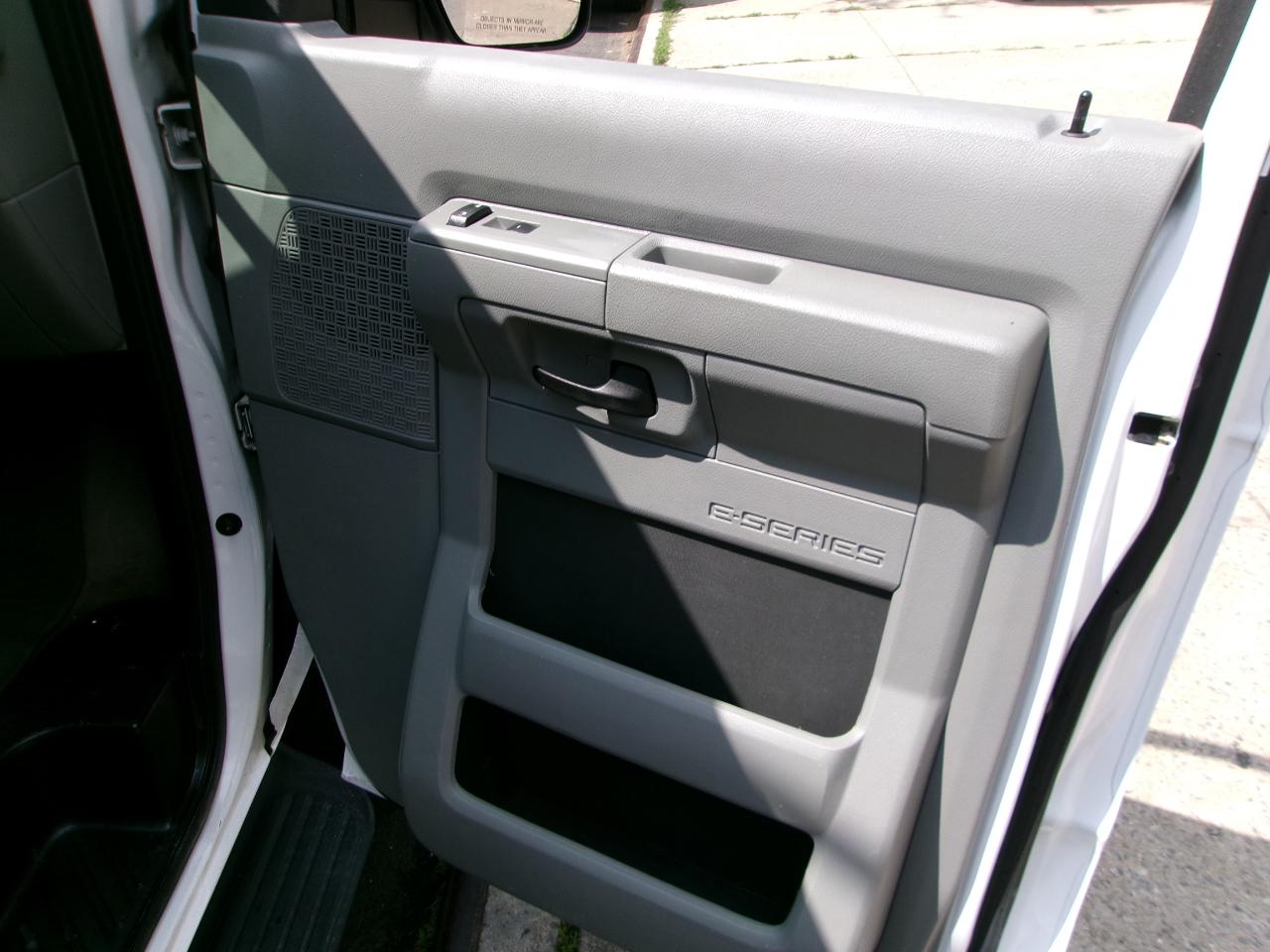 Ford Econoline E-350 XLT Super Duty 2014