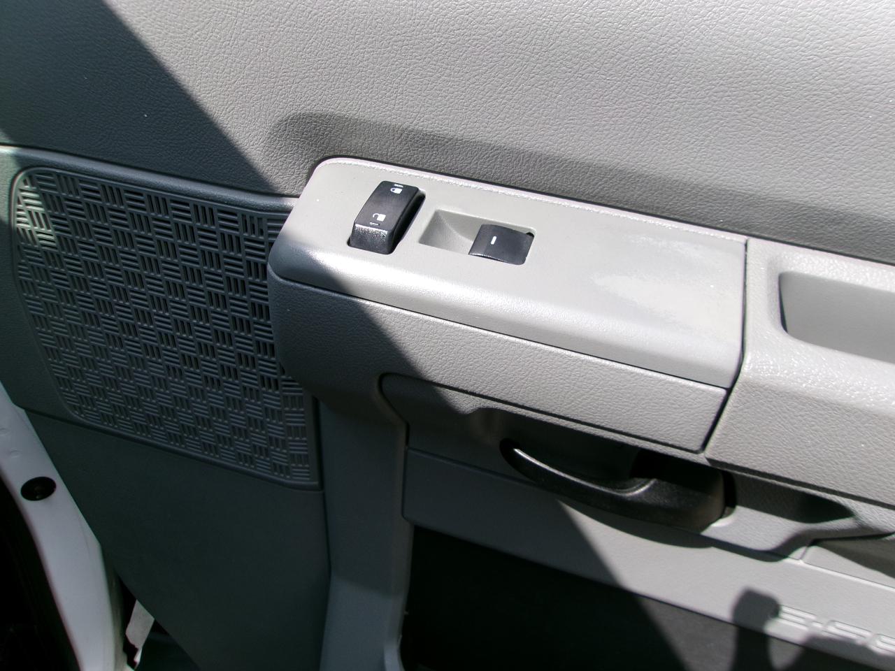 Ford Econoline E-350 XLT Super Duty 2014