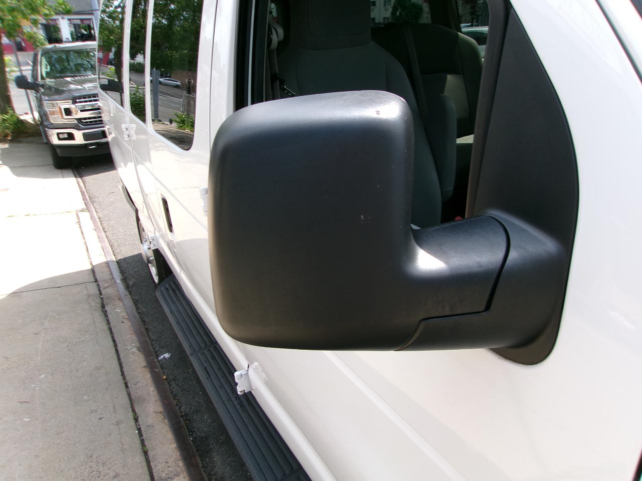 Ford Econoline E-350 XLT Super Duty 2014