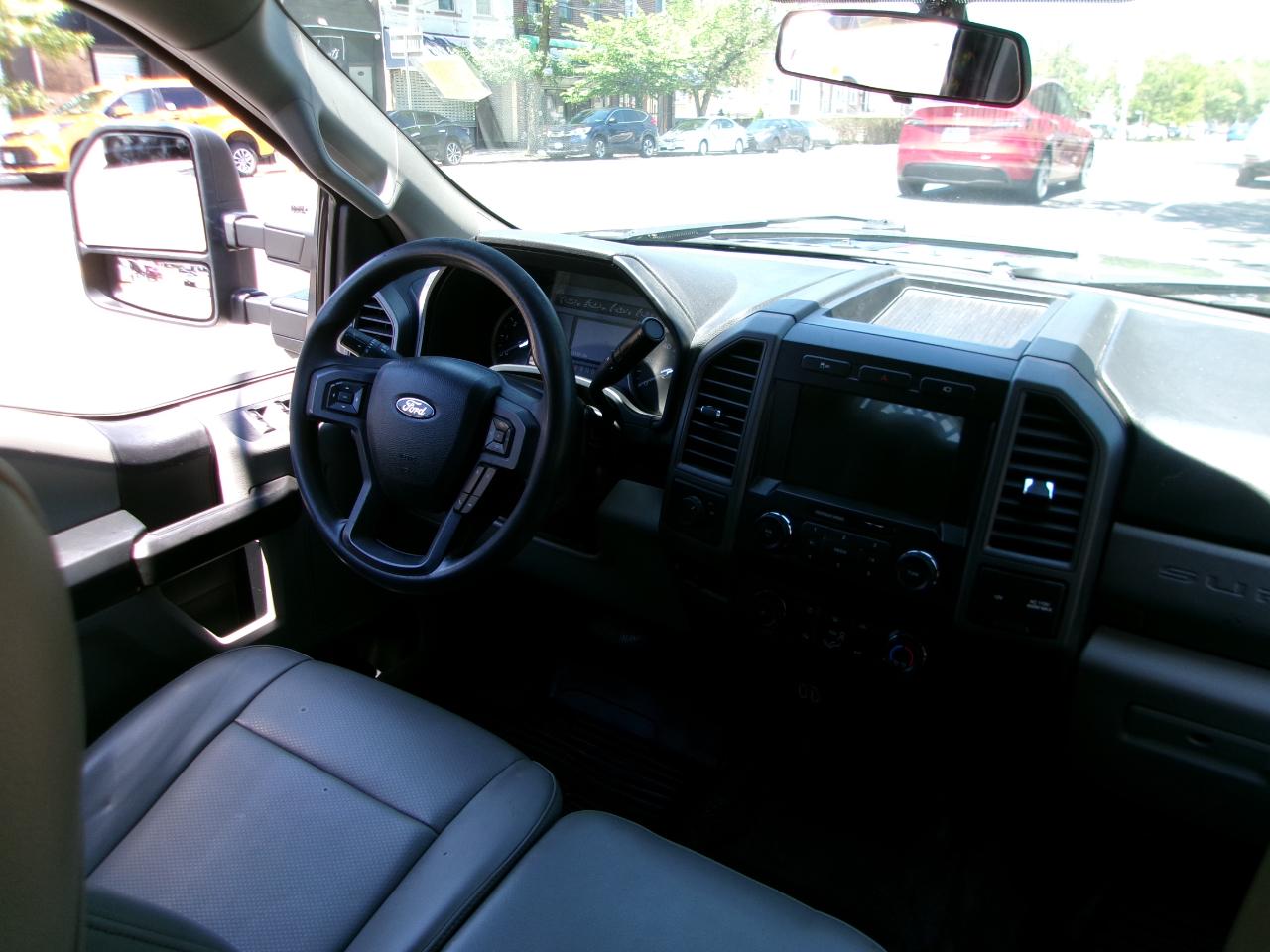 Ford F-250 SD Lariat Crew Cab 2WD 2019