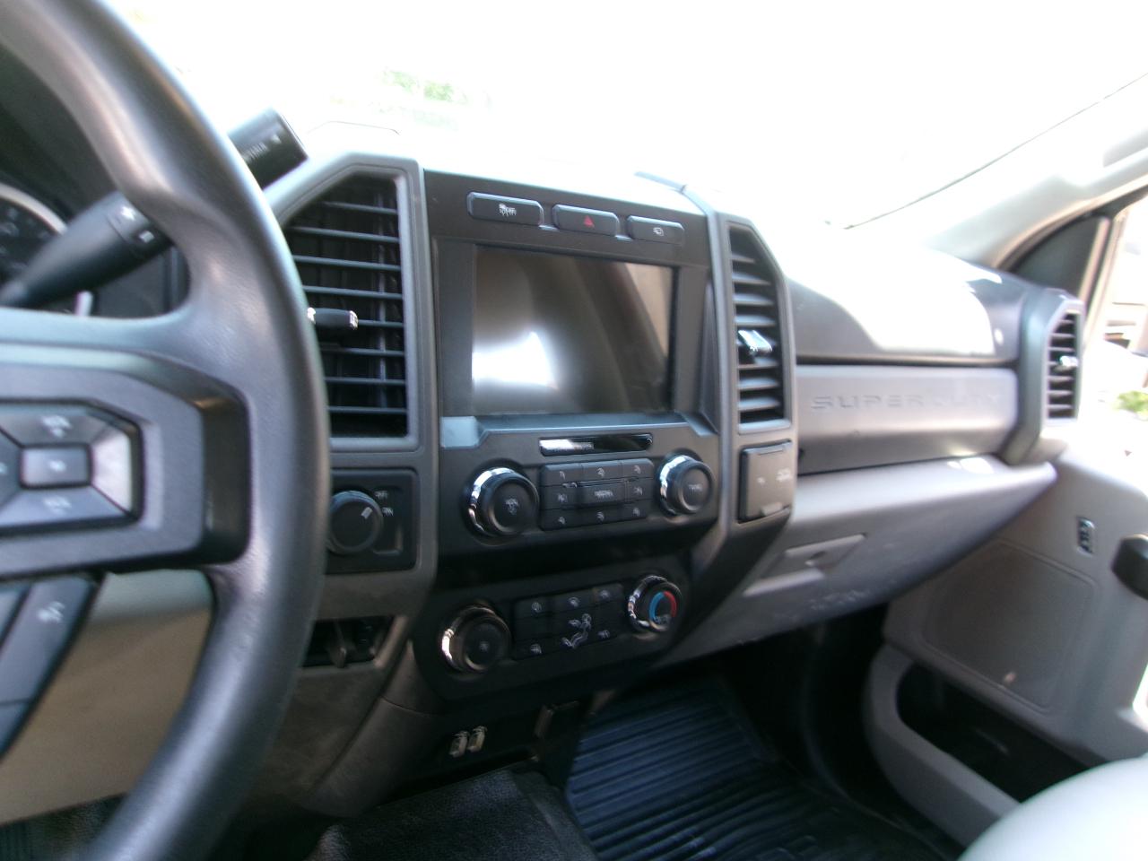 Ford F-250 SD Lariat Crew Cab 2WD 2019