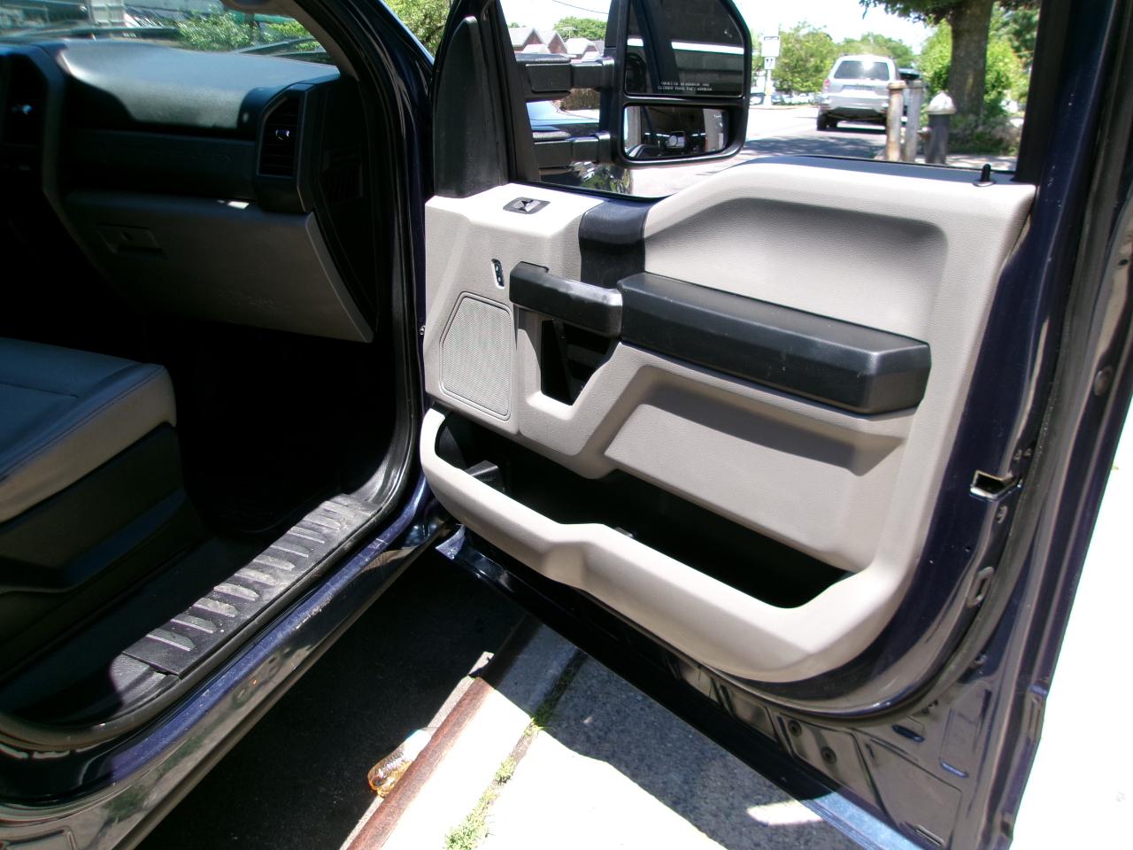 Ford F-250 SD Lariat Crew Cab 2WD 2019