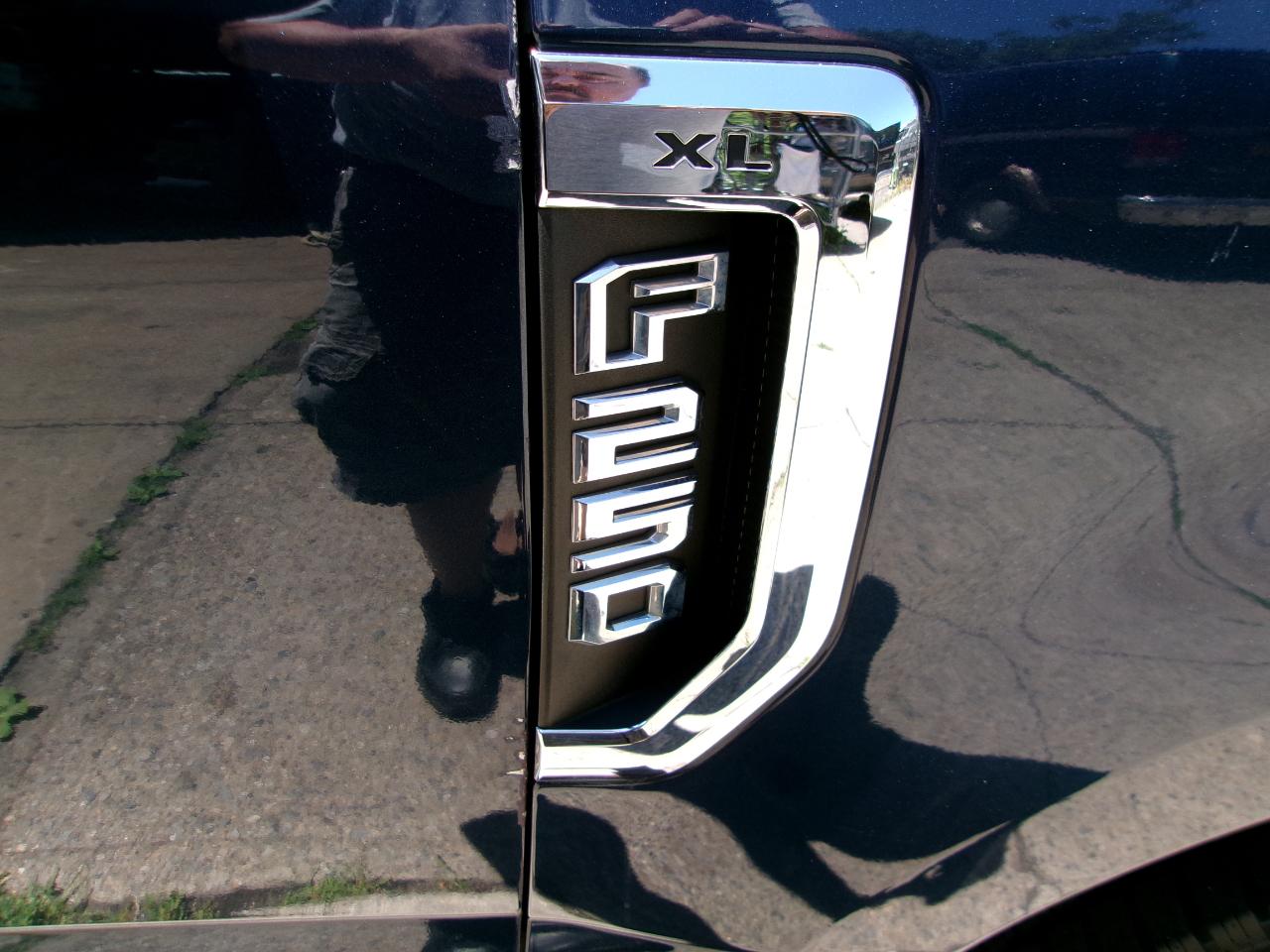 Ford F-250 SD Lariat Crew Cab 2WD 2019