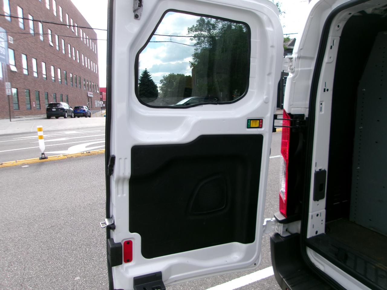 Ford Transit 150 Van Low Roof w/Sliding Pass. 130-in. WB 2020