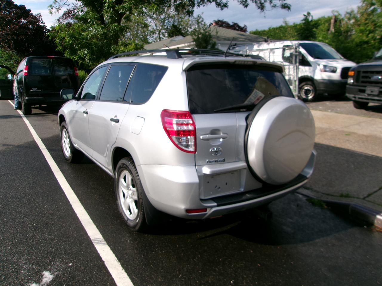 Toyota RAV4 Base I4 4WD 2011