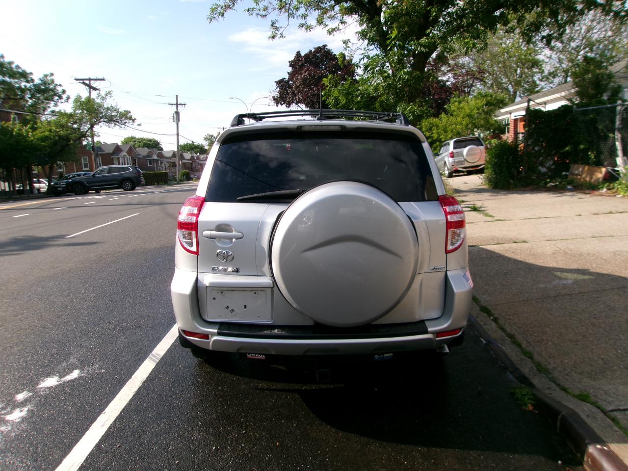 Toyota RAV4 Base I4 4WD 2011