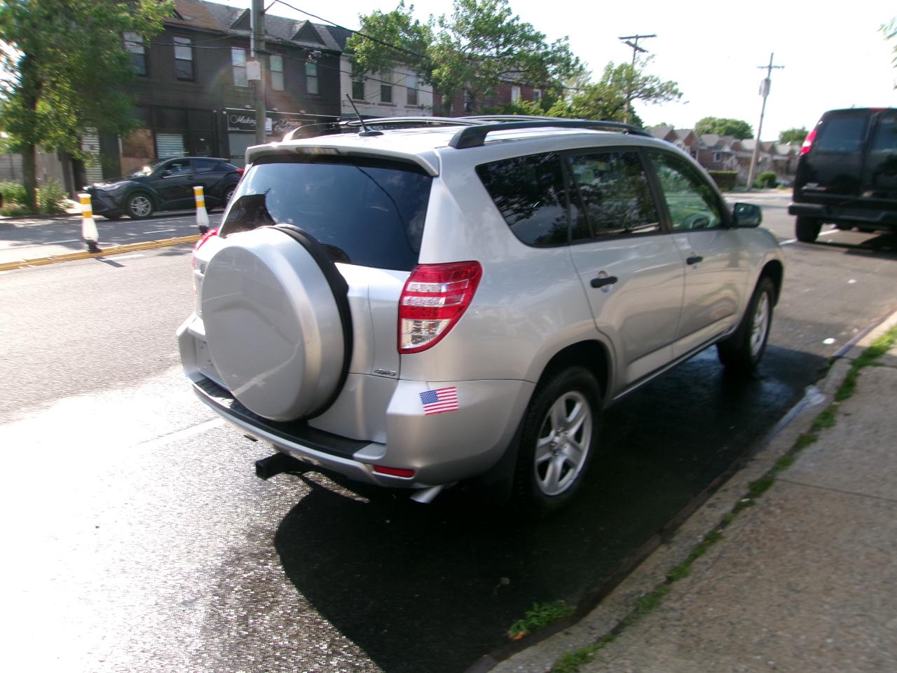 Toyota RAV4 Base I4 4WD 2011