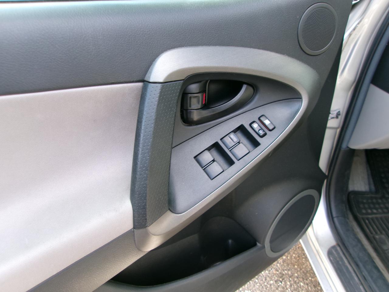 Toyota RAV4 Base I4 4WD 2011