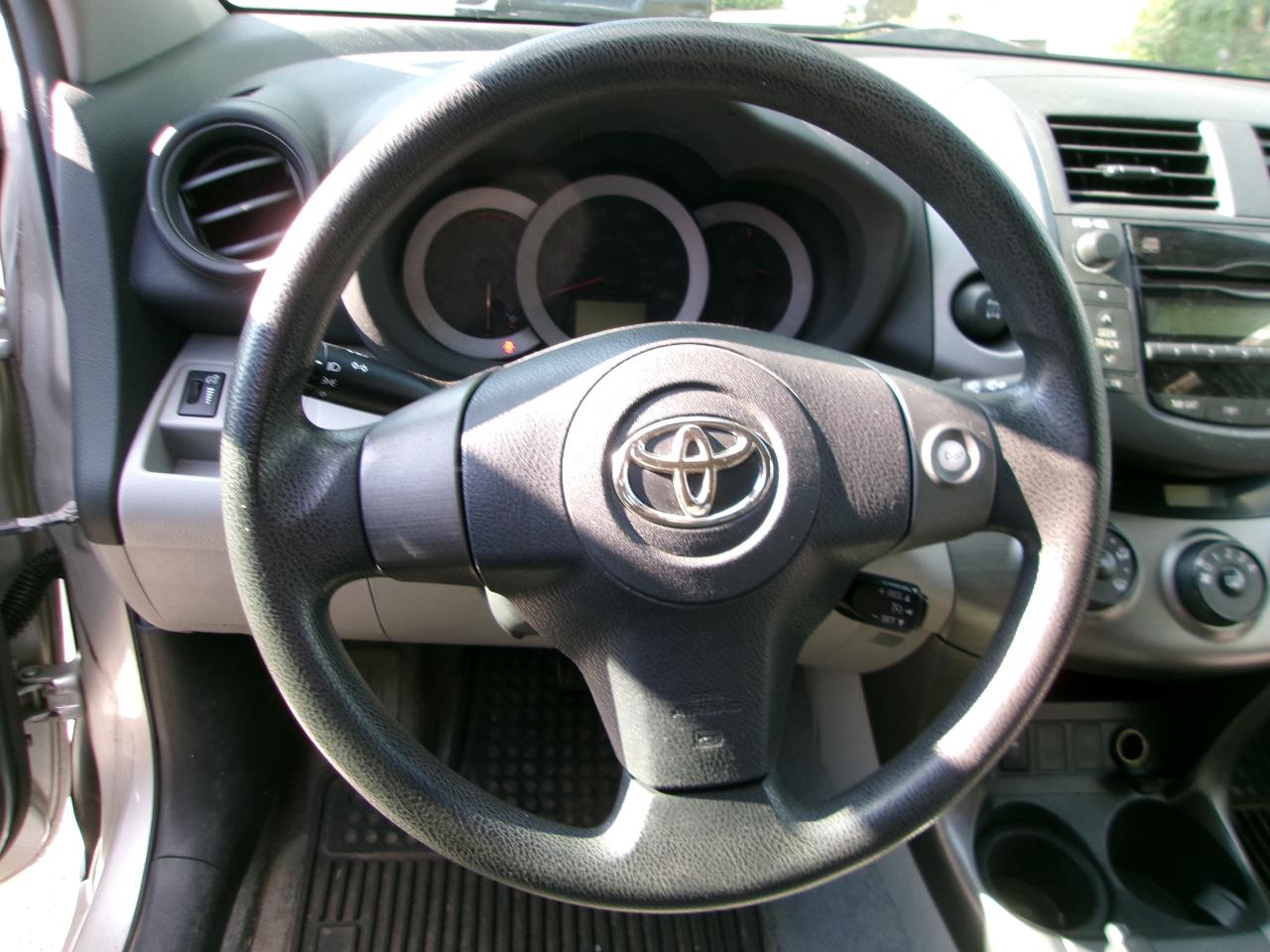 Toyota RAV4 Base I4 4WD 2011