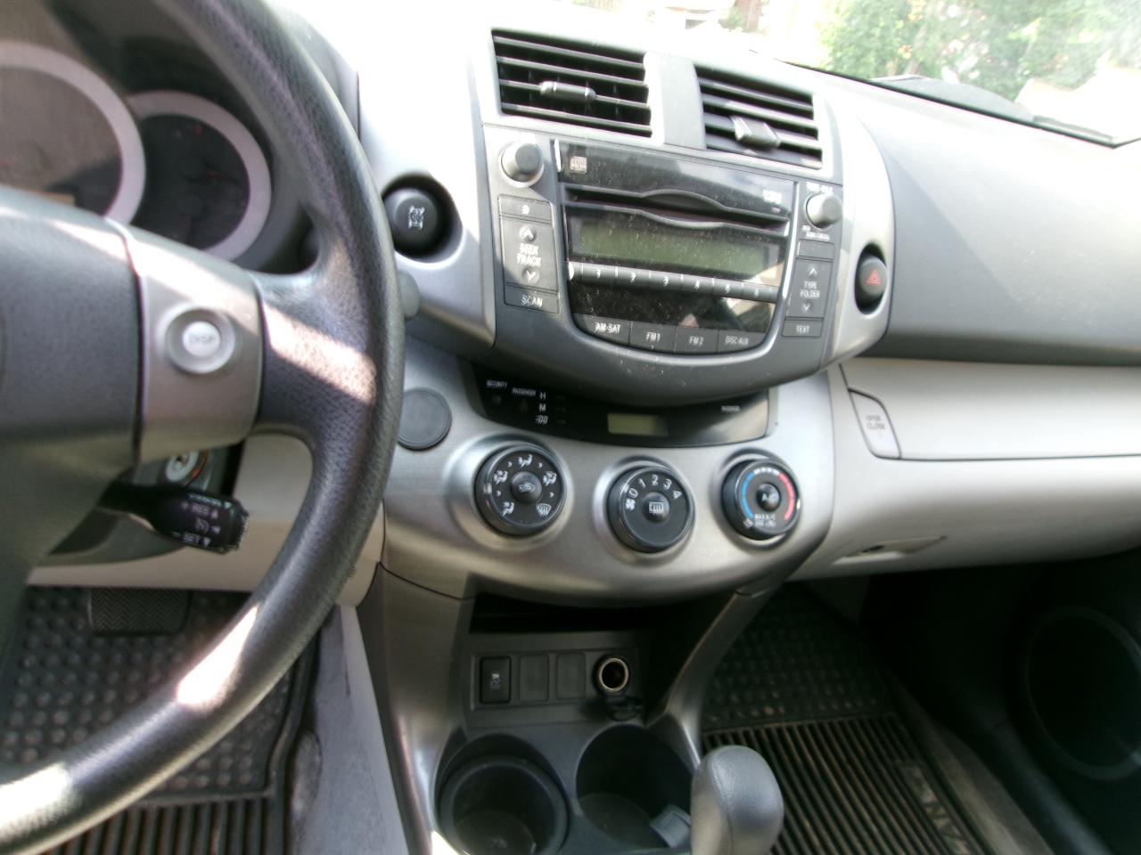 Toyota RAV4 Base I4 4WD 2011