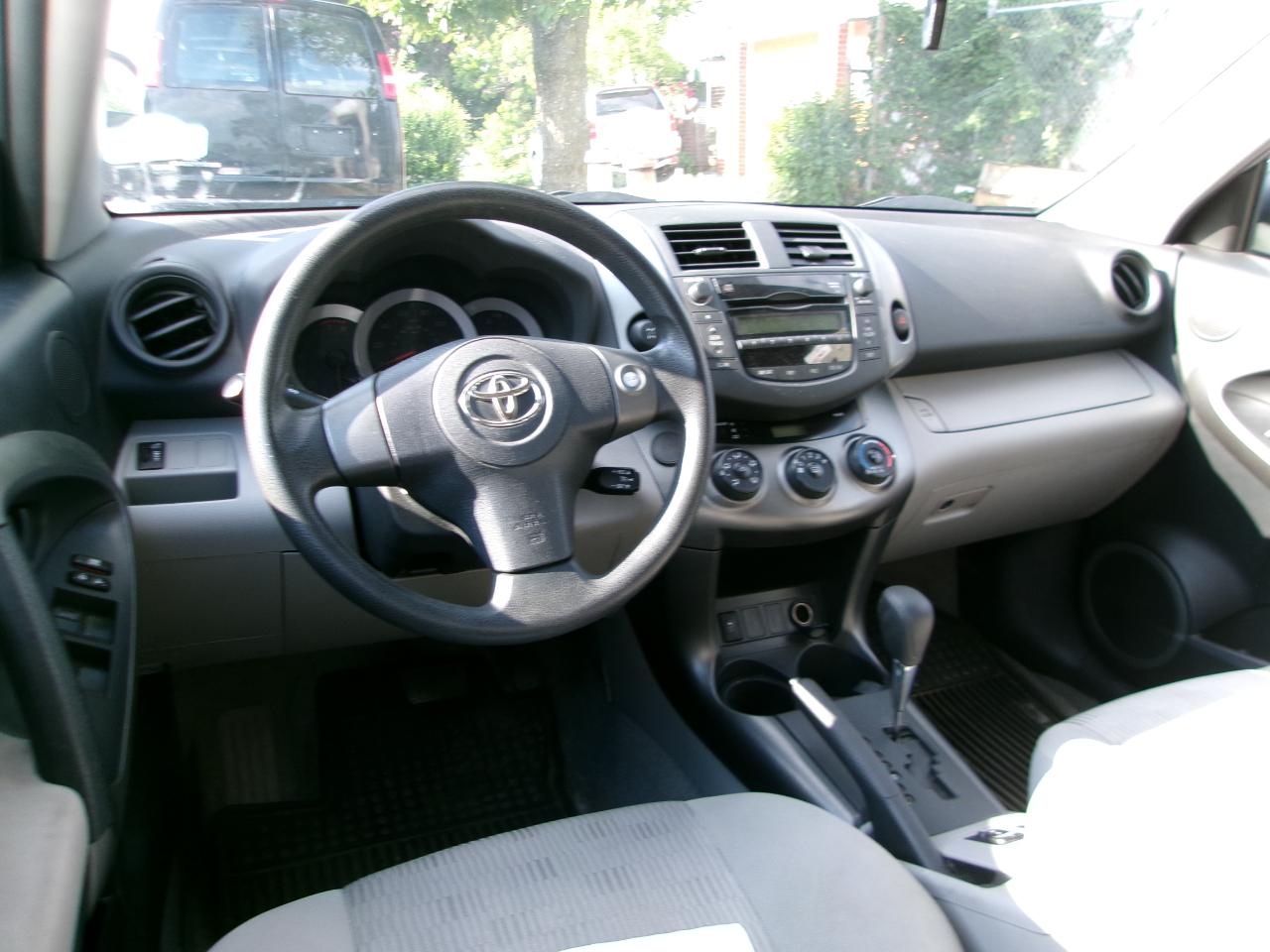 Toyota RAV4 Base I4 4WD 2011