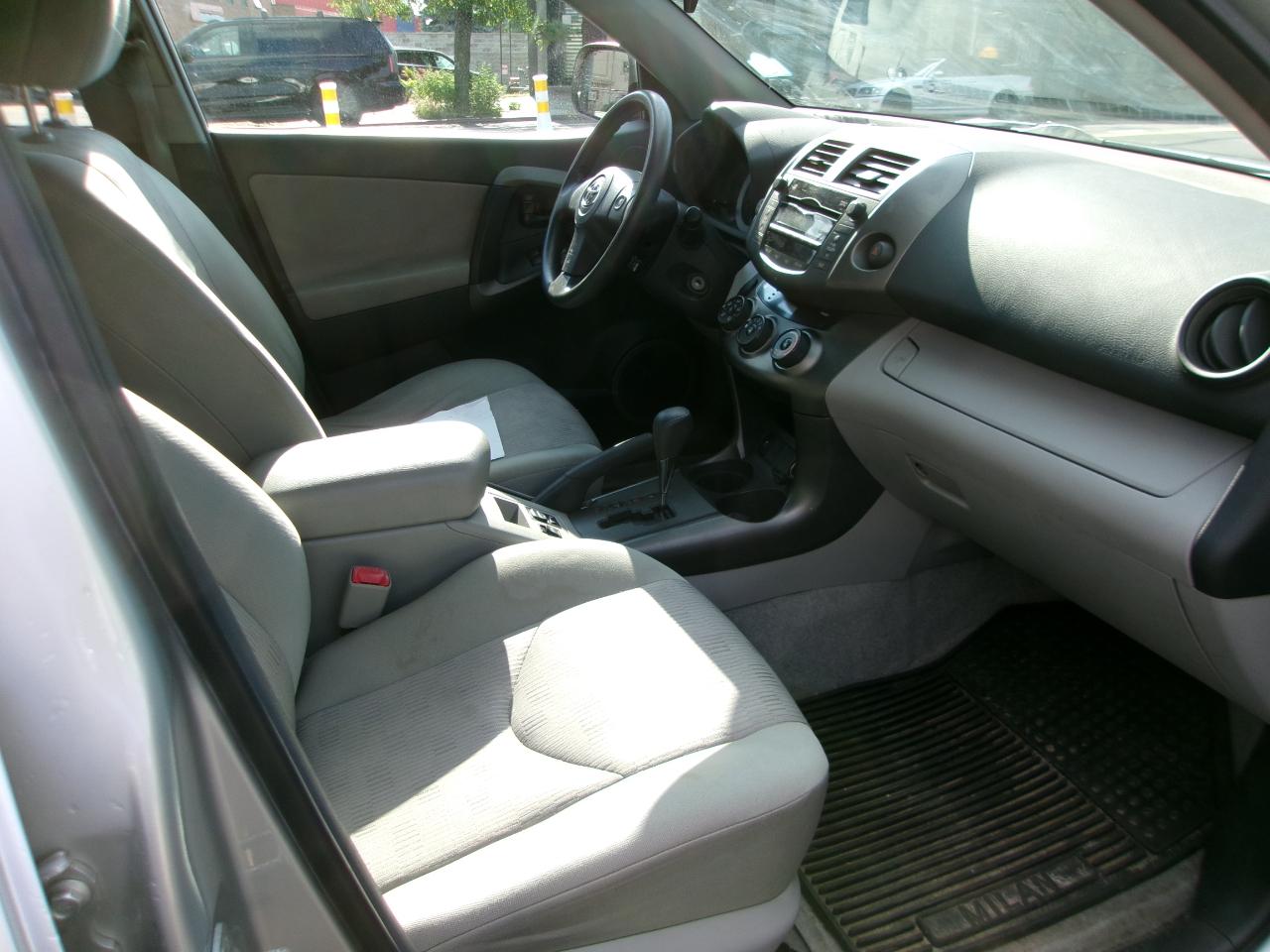 Toyota RAV4 Base I4 4WD 2011