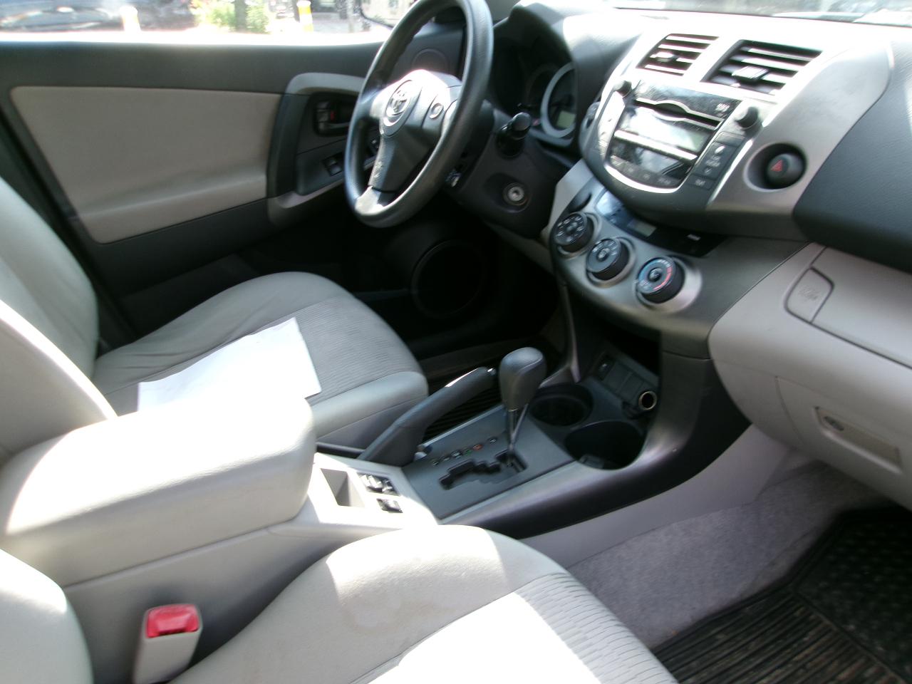 Toyota RAV4 Base I4 4WD 2011