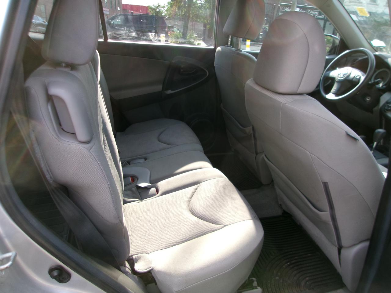 Toyota RAV4 Base I4 4WD 2011