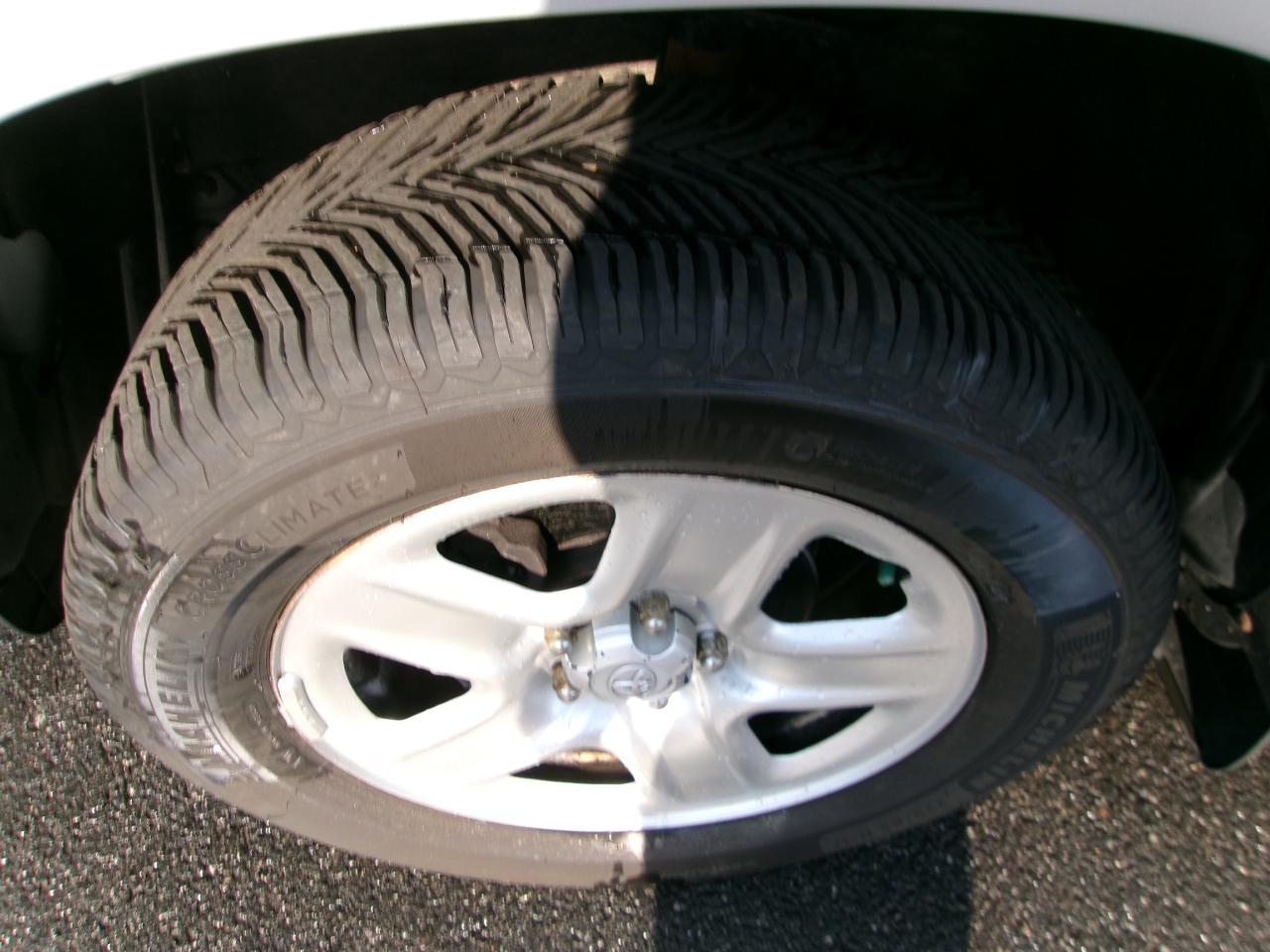 Toyota RAV4 Base I4 4WD 2011