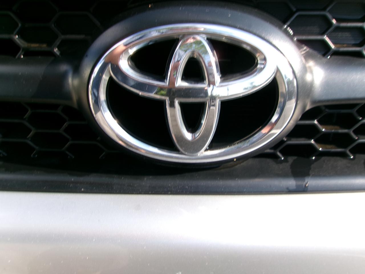 Toyota RAV4 Base I4 4WD 2011