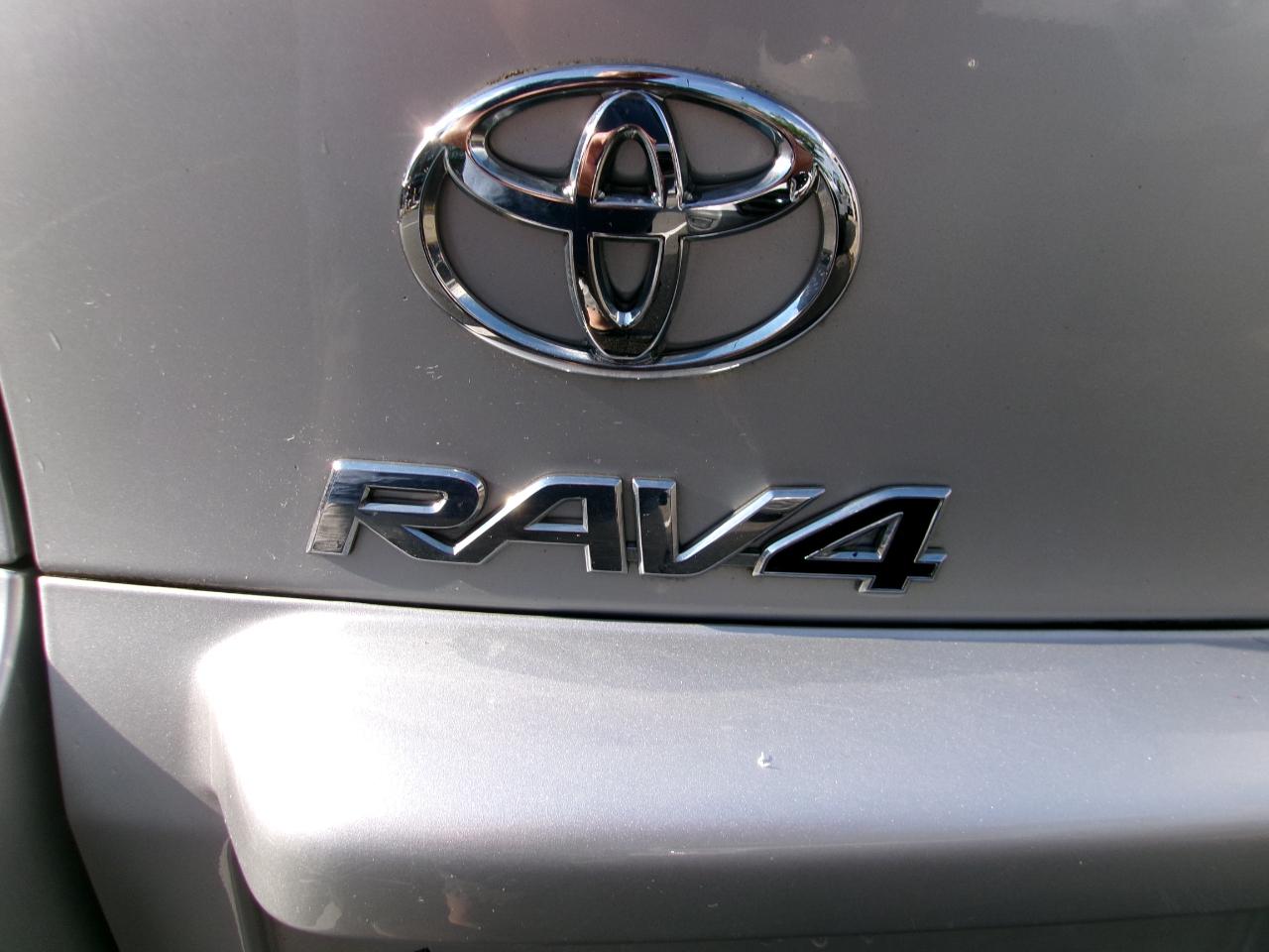 Toyota RAV4 Base I4 4WD 2011