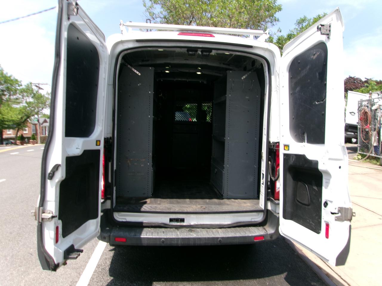 Ford Transit 250 Van Med. Roof w/Sliding Pass. 130-in. WB 2017