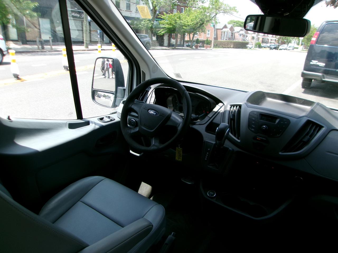 Ford Transit 250 Van Med. Roof w/Sliding Pass. 130-in. WB 2017