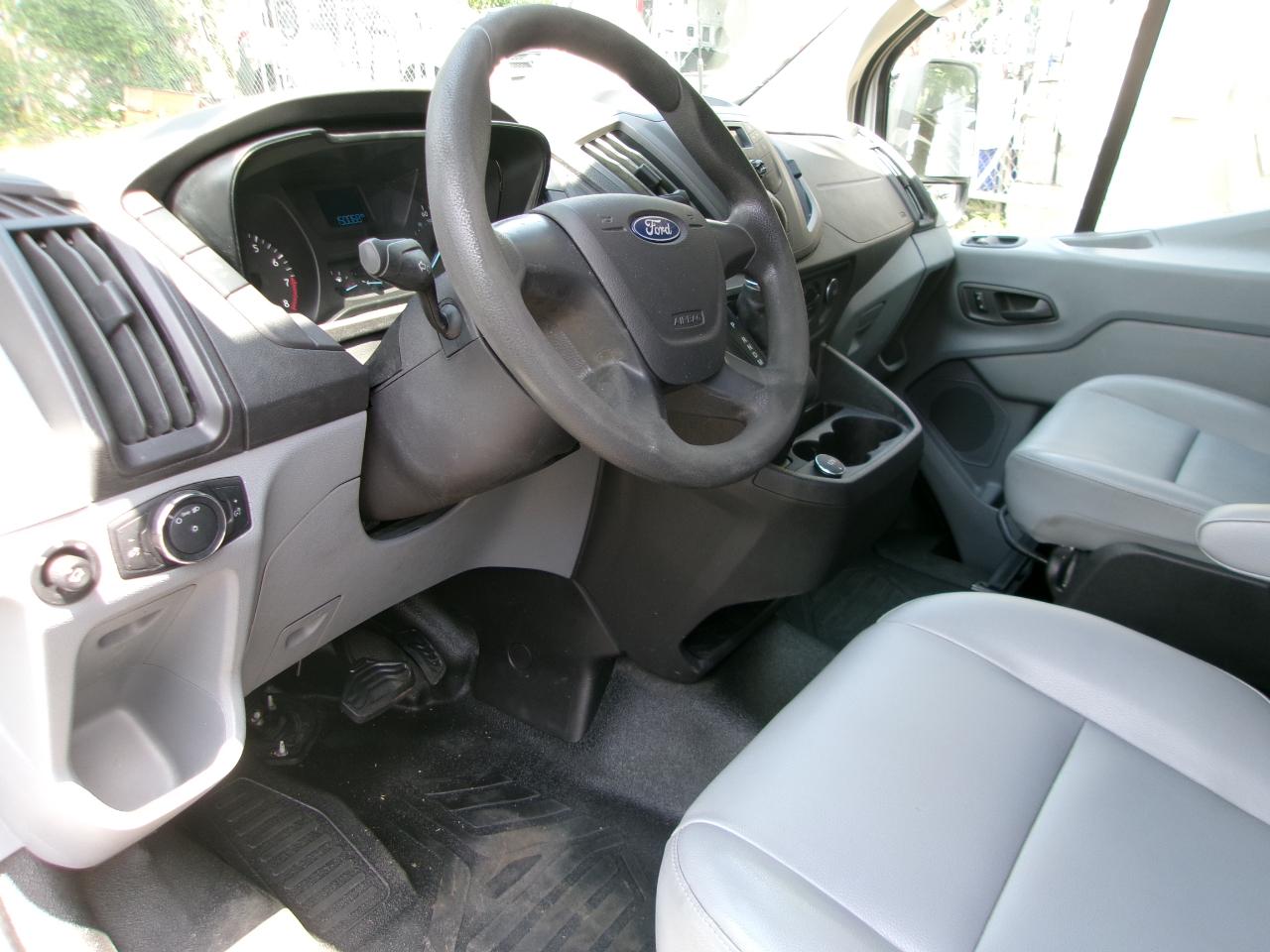 Ford Transit 250 Van Med. Roof w/Sliding Pass. 130-in. WB 2017