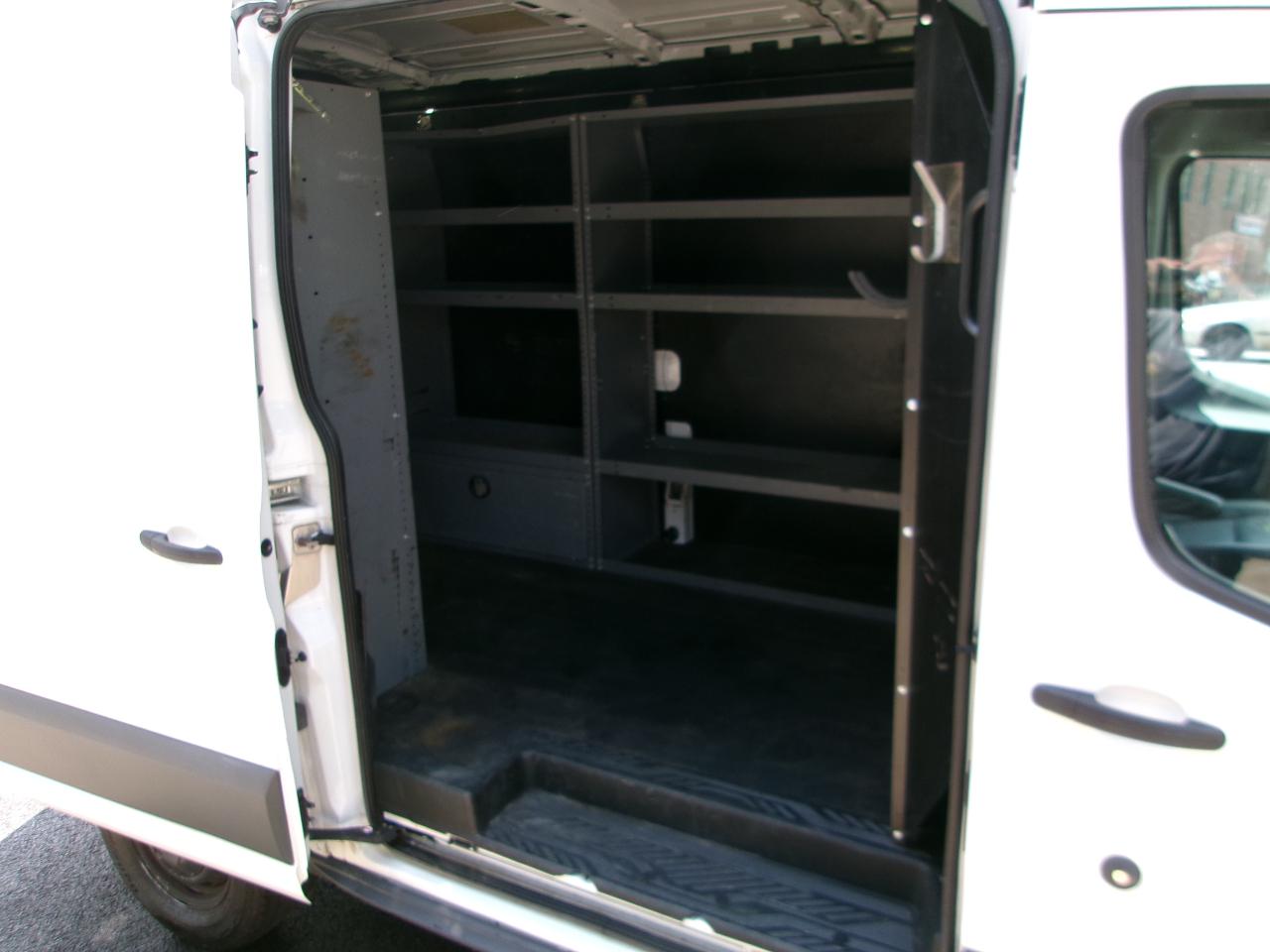 Ford Transit 250 Van Med. Roof w/Sliding Pass. 130-in. WB 2017