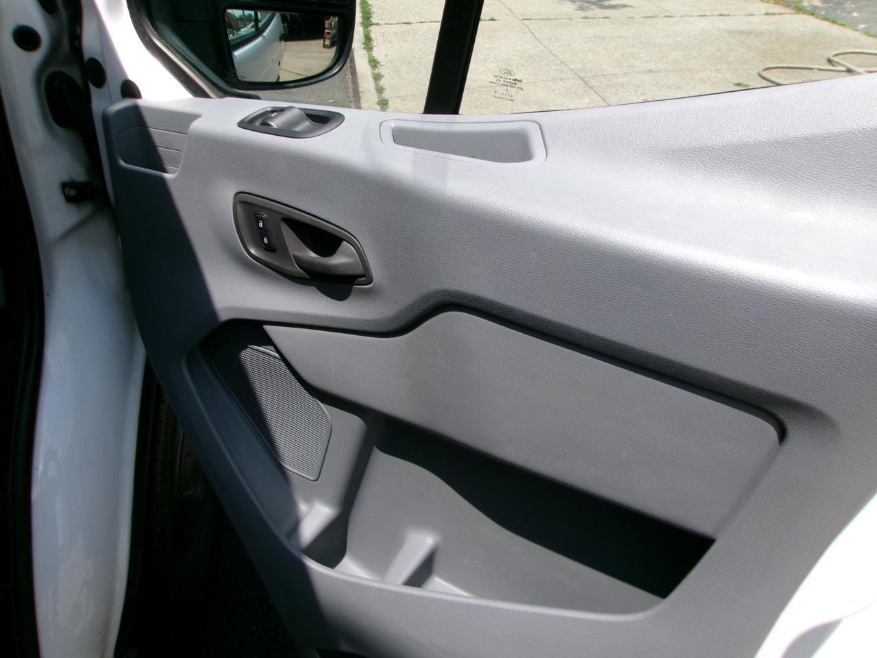 Ford Transit 250 Van Med. Roof w/Sliding Pass. 130-in. WB 2017