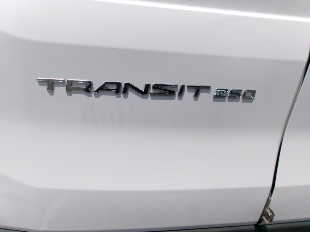 Ford Transit 250 Van Med. Roof w/Sliding Pass. 130-in. WB 2017