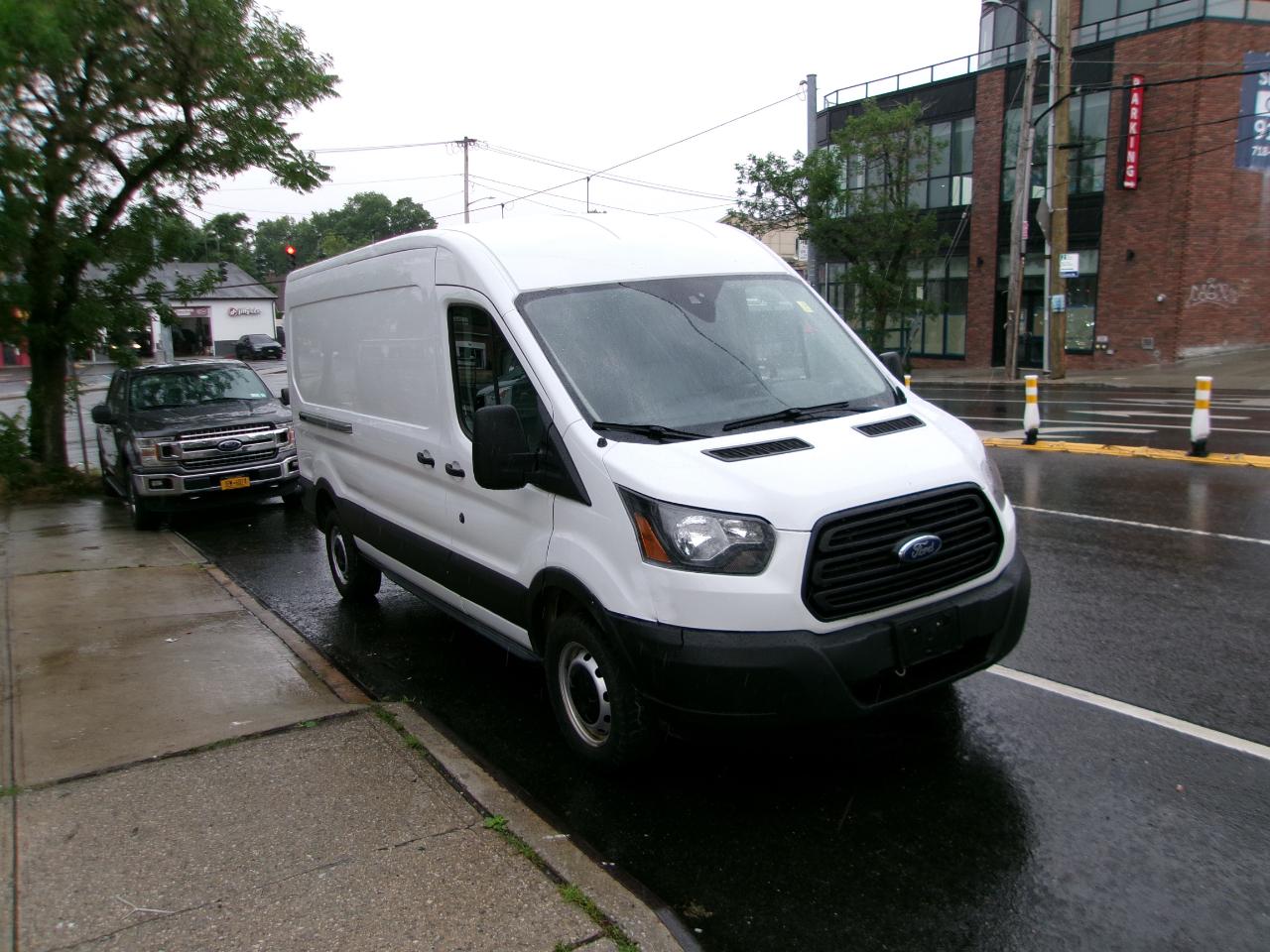 Ford Transit 250 Van Med. Roof w/Sliding Pass. 148-in. WB 2019