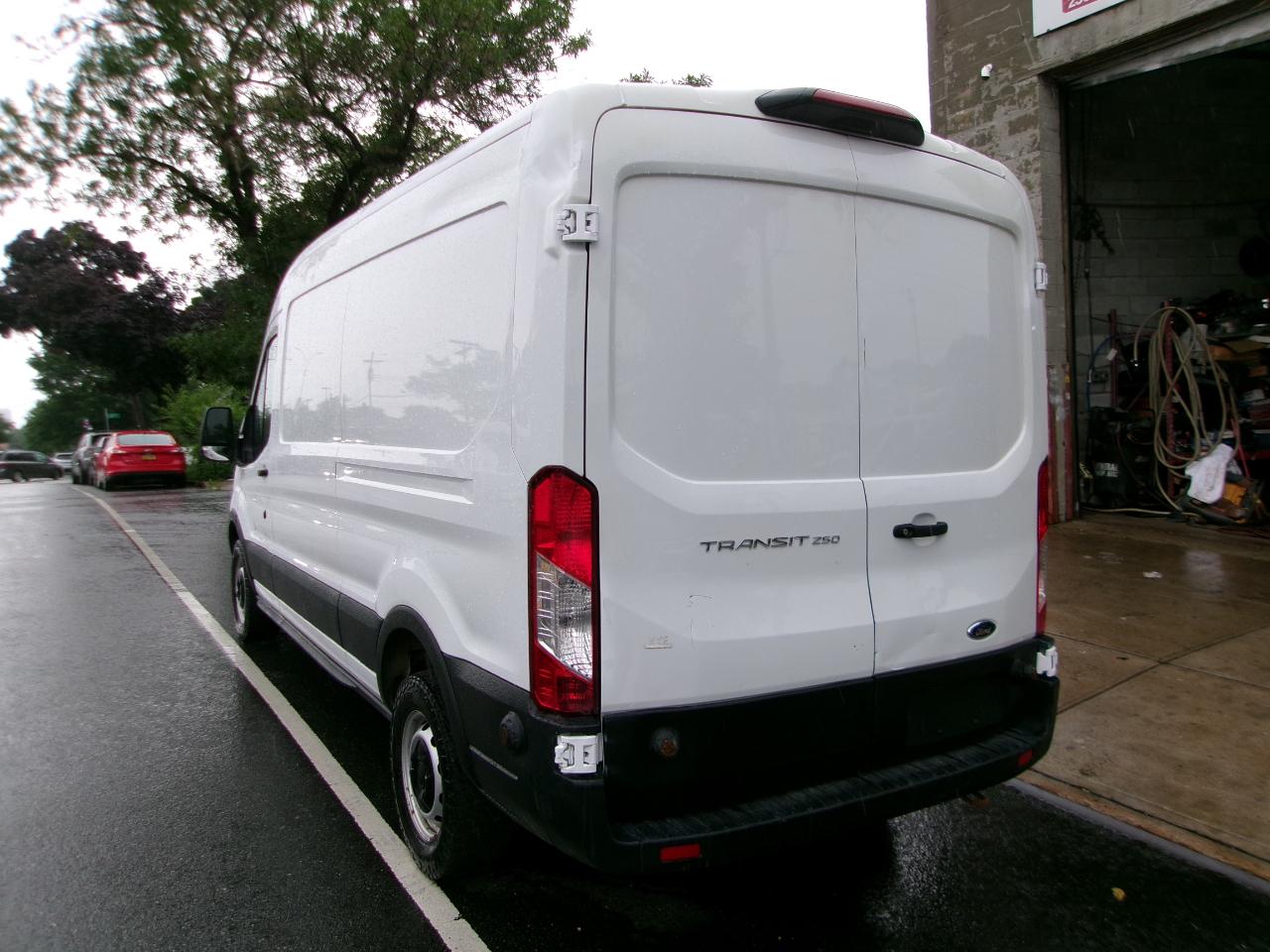 Ford Transit 250 Van Med. Roof w/Sliding Pass. 148-in. WB 2019