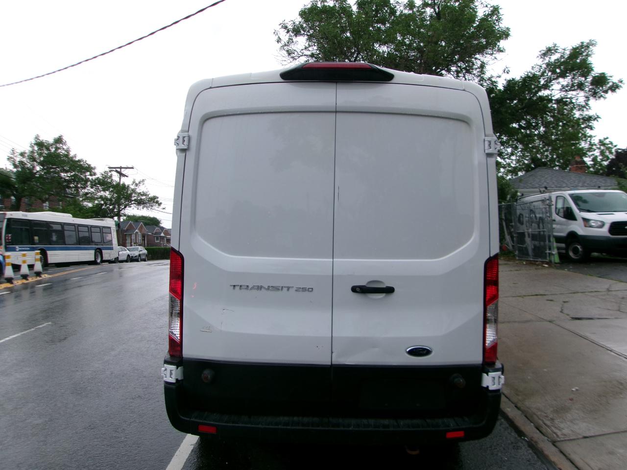 Ford Transit 250 Van Med. Roof w/Sliding Pass. 148-in. WB 2019