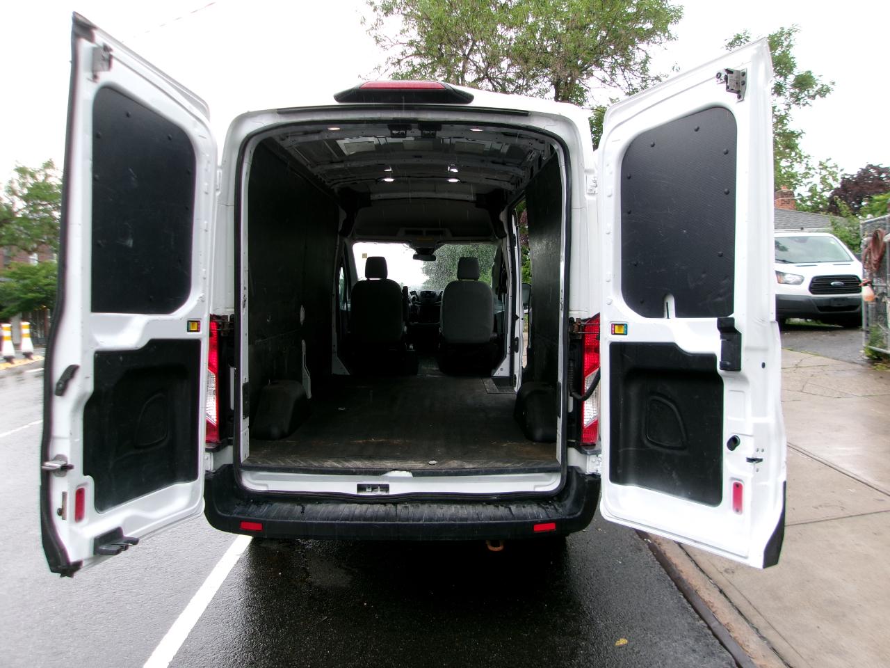 Ford Transit 250 Van Med. Roof w/Sliding Pass. 148-in. WB 2019