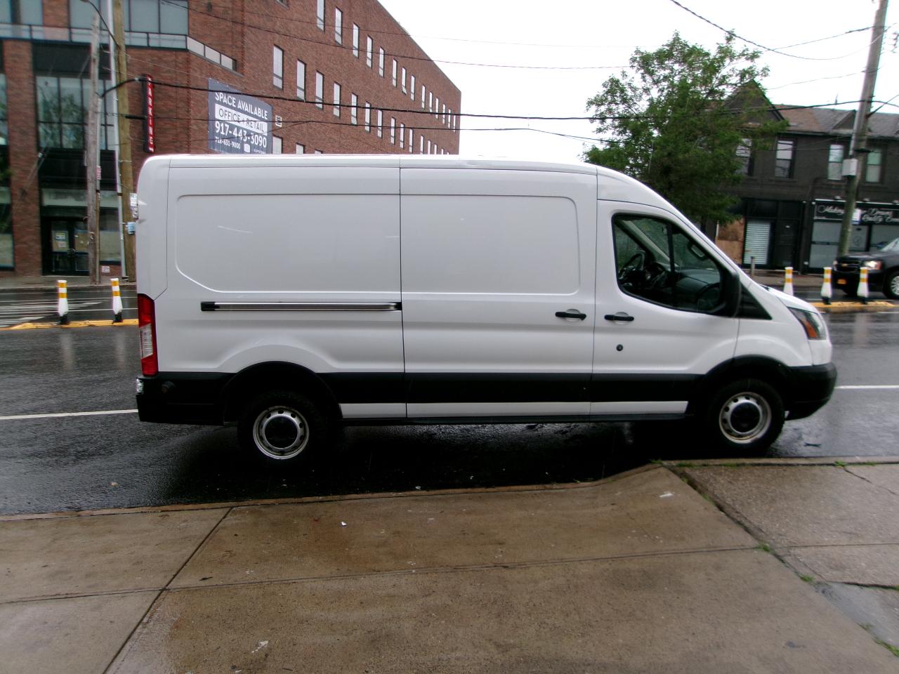 Ford Transit 250 Van Med. Roof w/Sliding Pass. 148-in. WB 2019