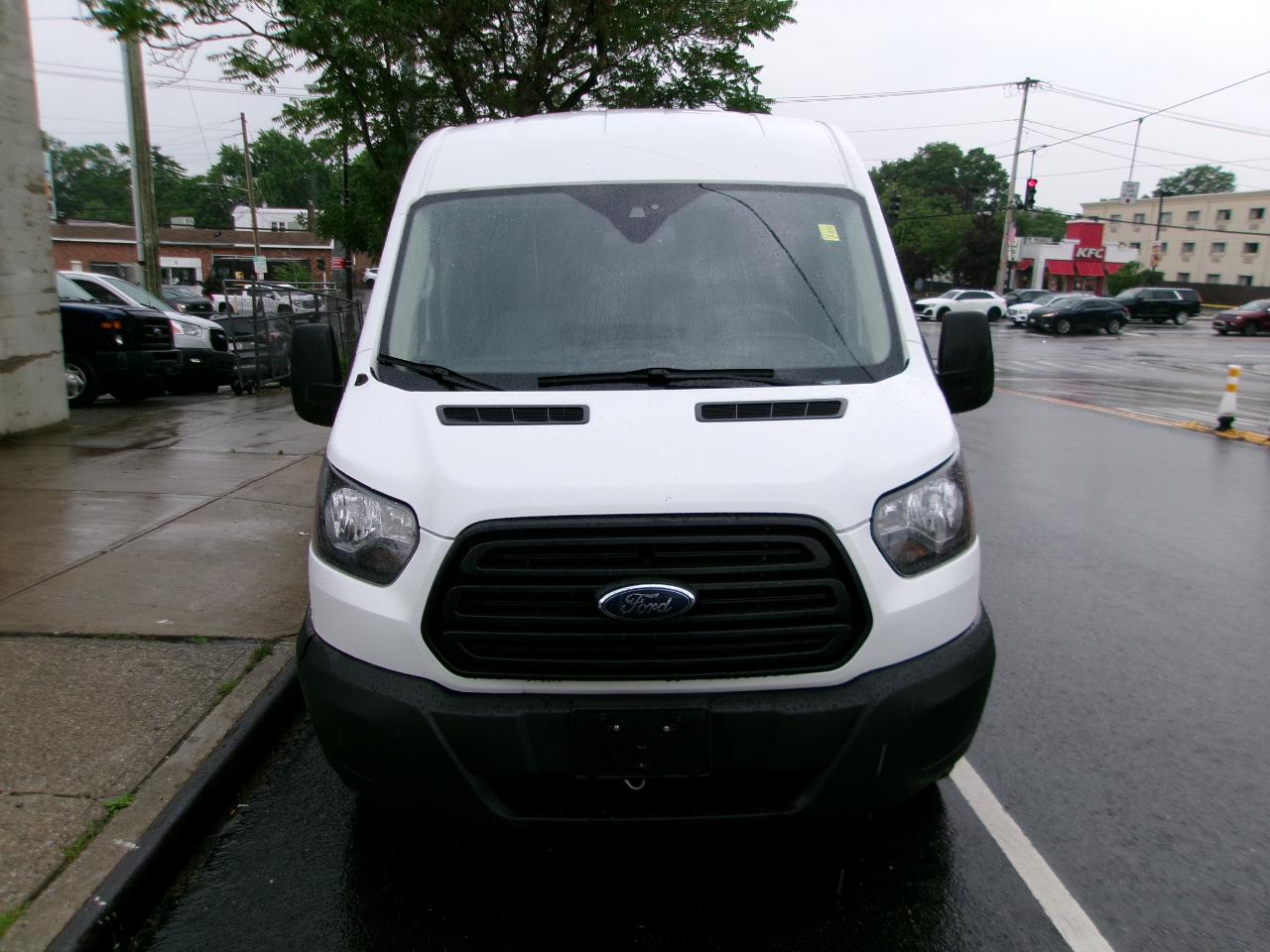 Ford Transit 250 Van Med. Roof w/Sliding Pass. 148-in. WB 2019