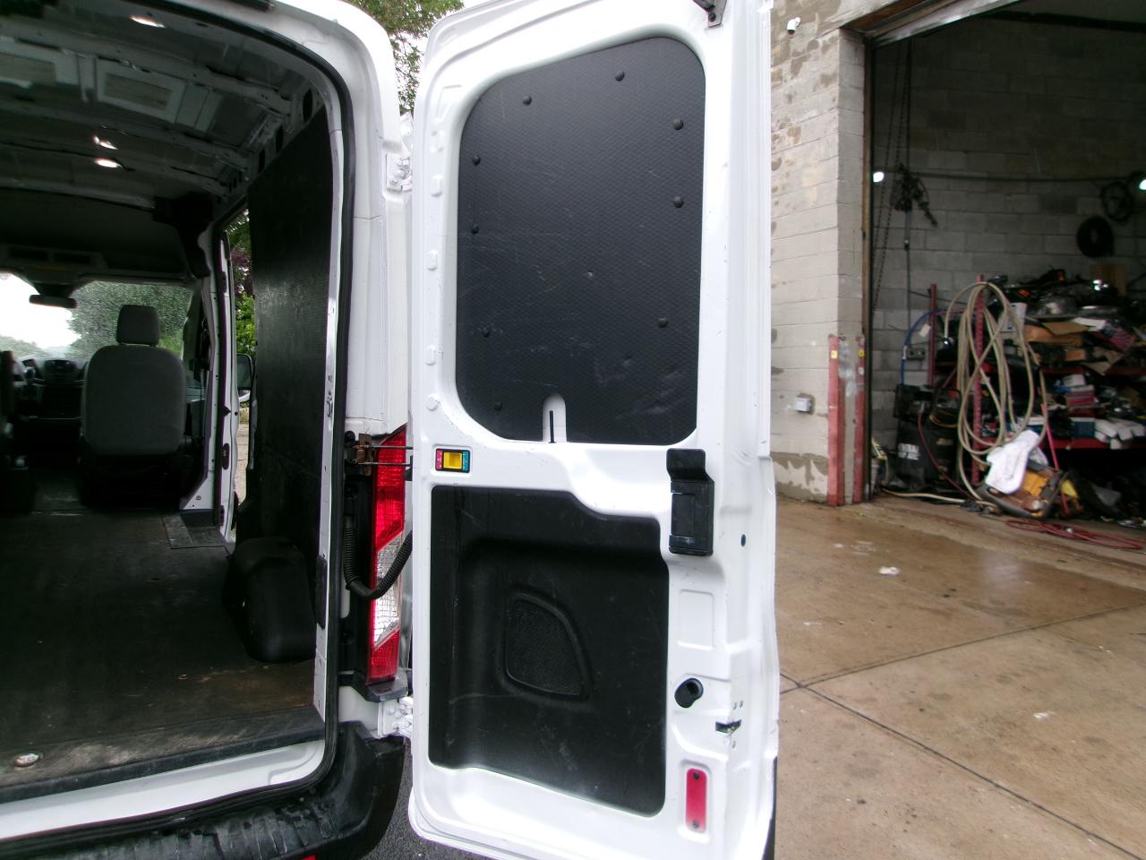Ford Transit 250 Van Med. Roof w/Sliding Pass. 148-in. WB 2019