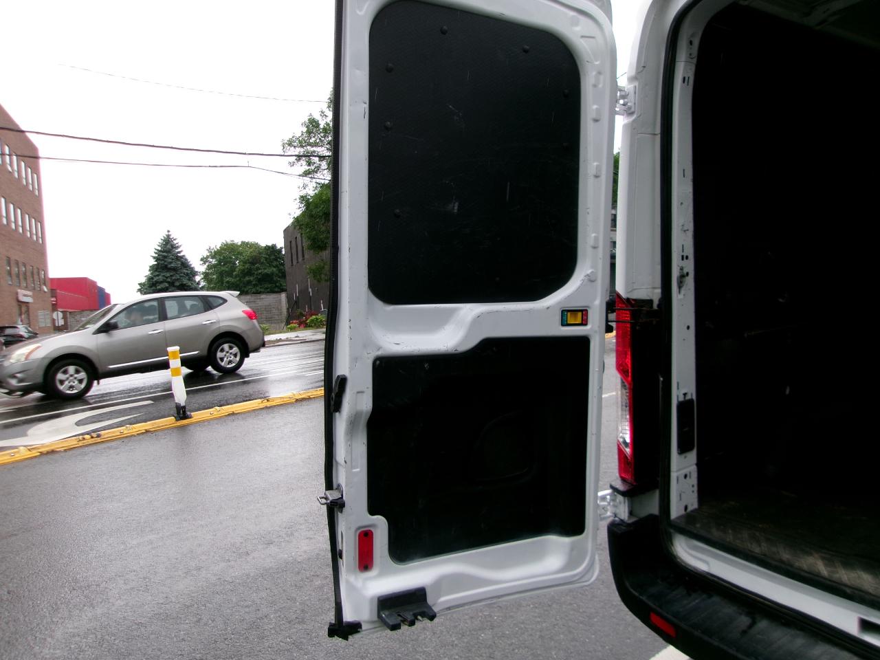 Ford Transit 250 Van Med. Roof w/Sliding Pass. 148-in. WB 2019