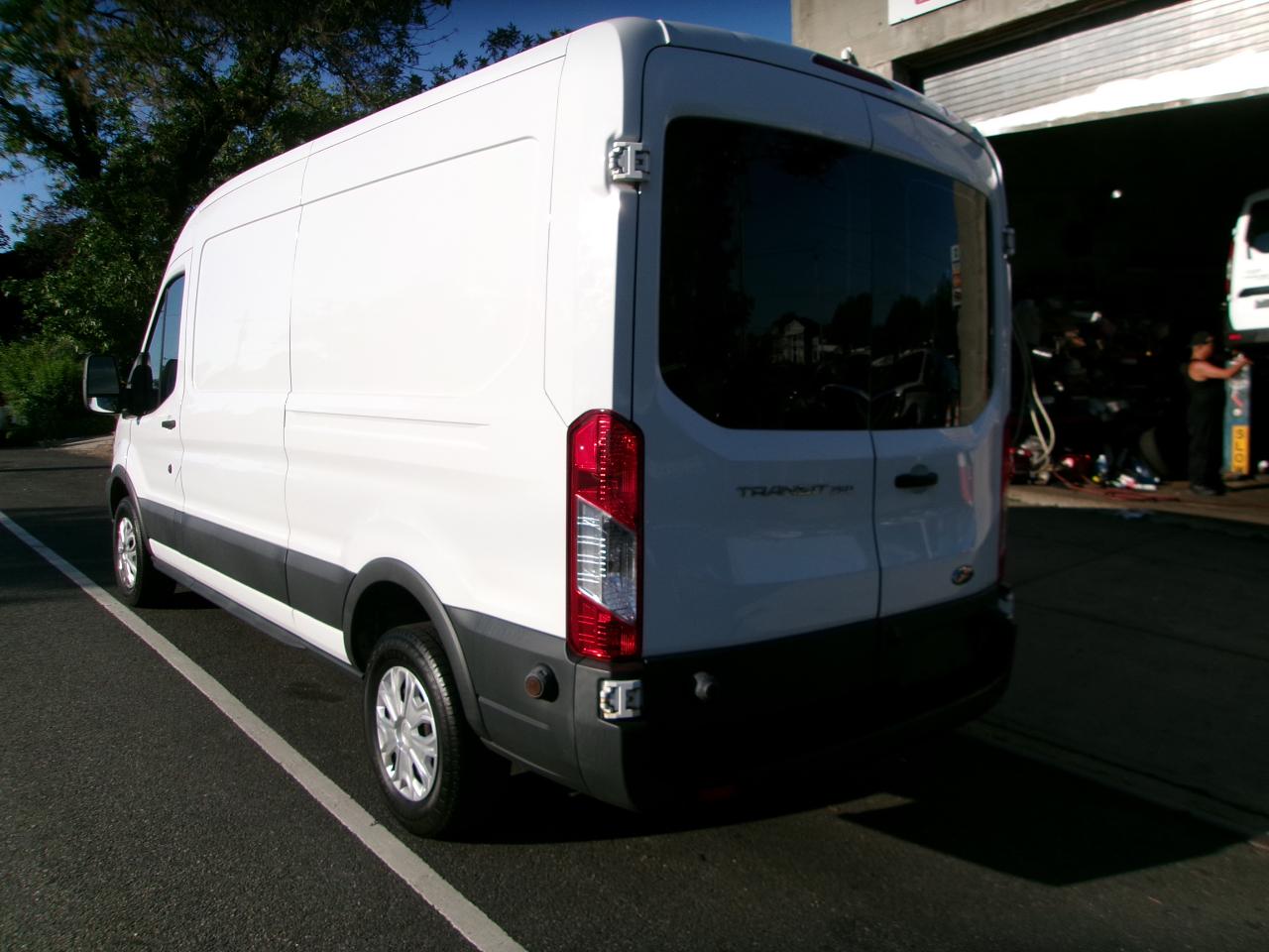 Ford Transit 250 Van Med. Roof w/Sliding Pass. 148-in. WB 2017