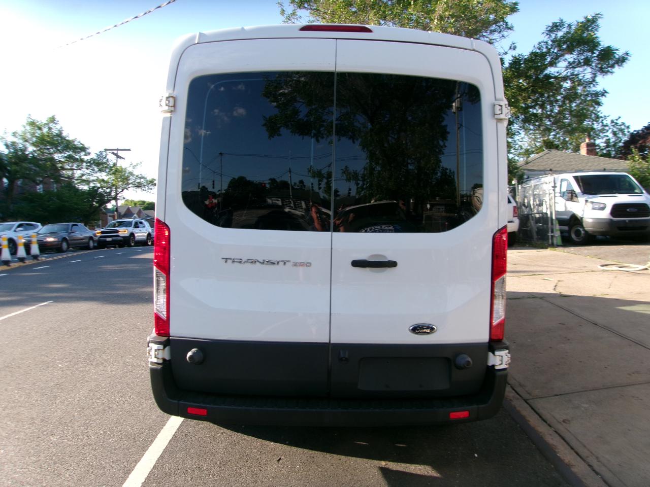 Ford Transit 250 Van Med. Roof w/Sliding Pass. 148-in. WB 2017