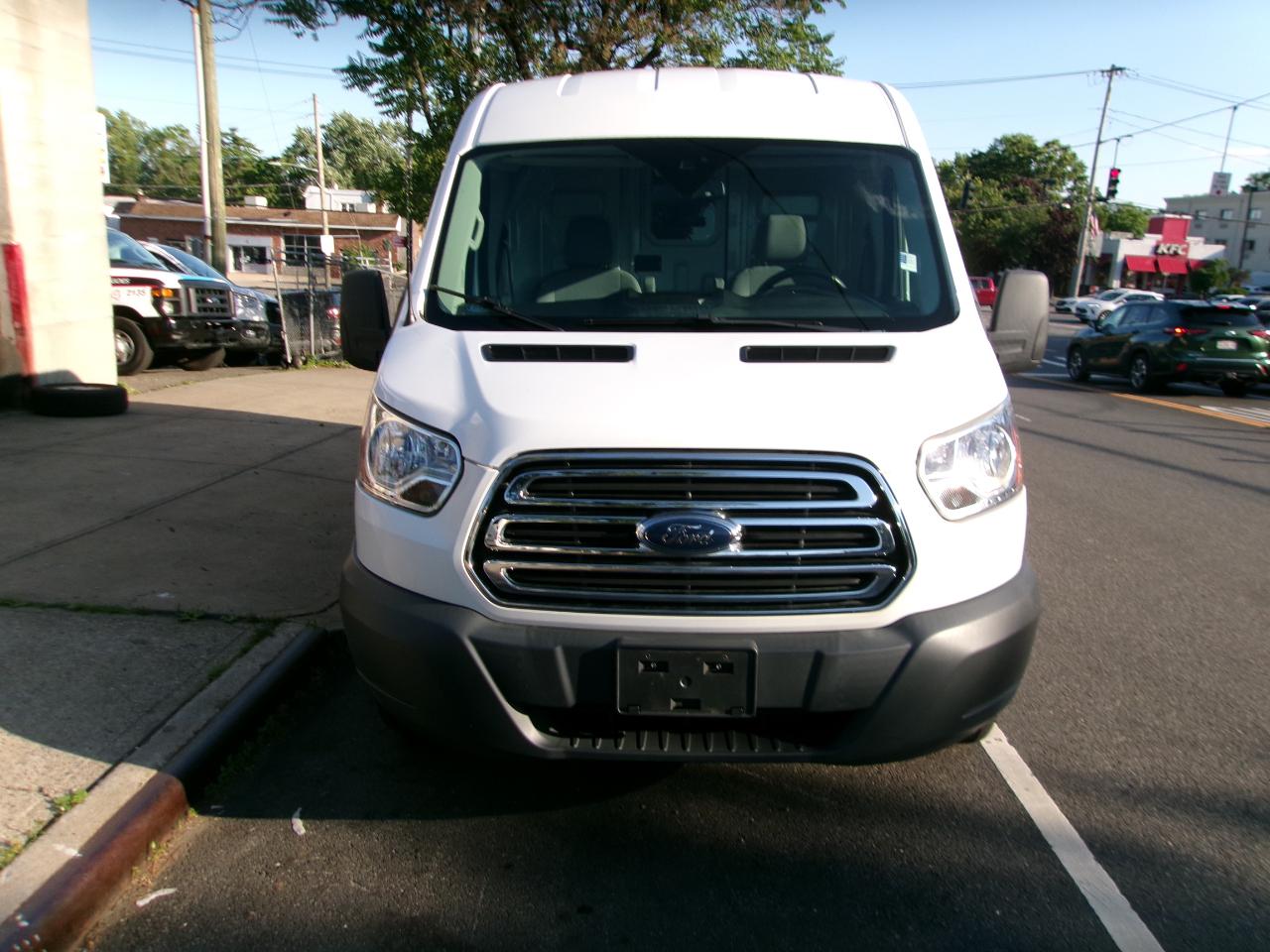 Ford Transit 250 Van Med. Roof w/Sliding Pass. 148-in. WB 2017