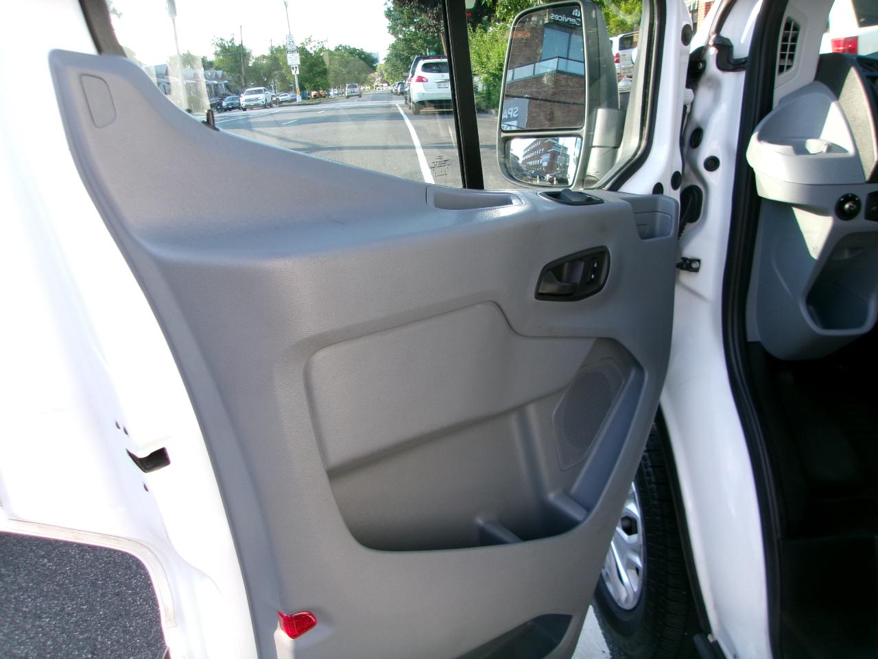 Ford Transit 250 Van Med. Roof w/Sliding Pass. 148-in. WB 2017