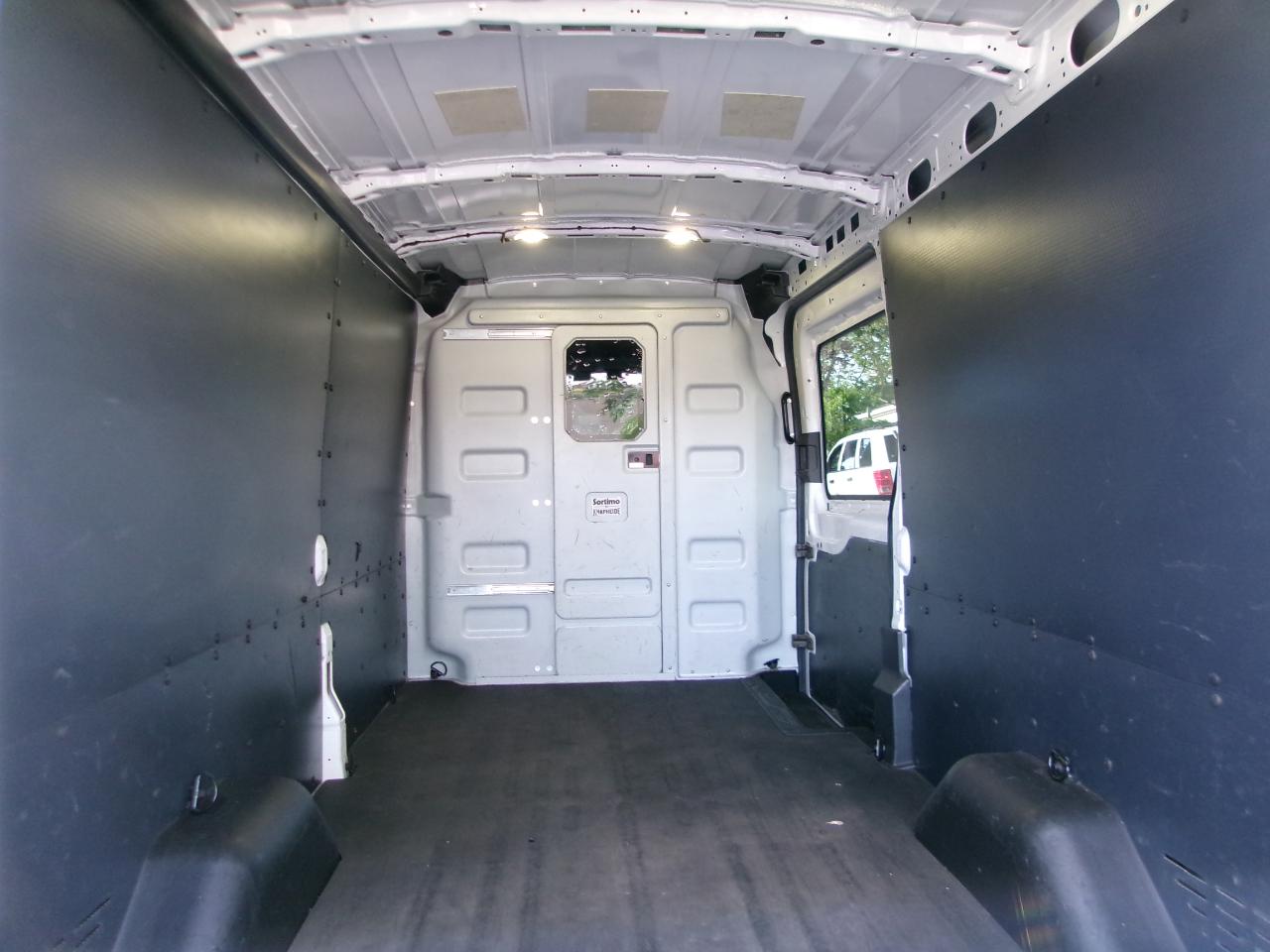Ford Transit 250 Van Med. Roof w/Sliding Pass. 148-in. WB 2017
