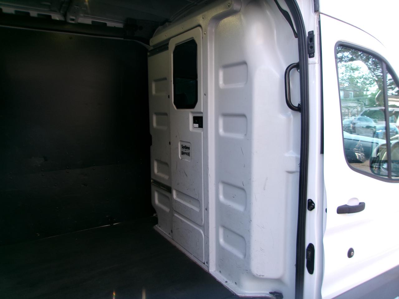 Ford Transit 250 Van Med. Roof w/Sliding Pass. 148-in. WB 2017