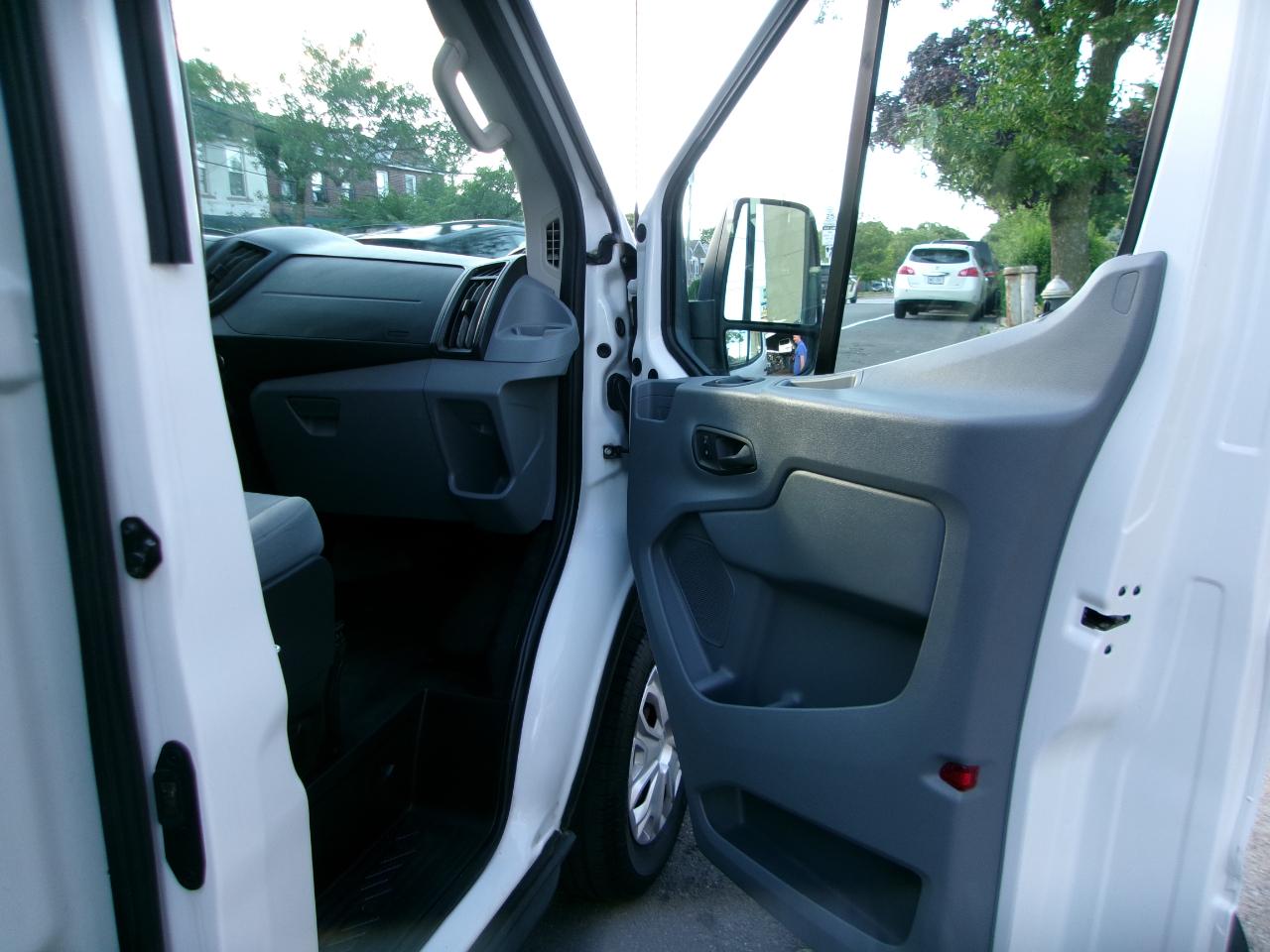 Ford Transit 250 Van Med. Roof w/Sliding Pass. 148-in. WB 2017