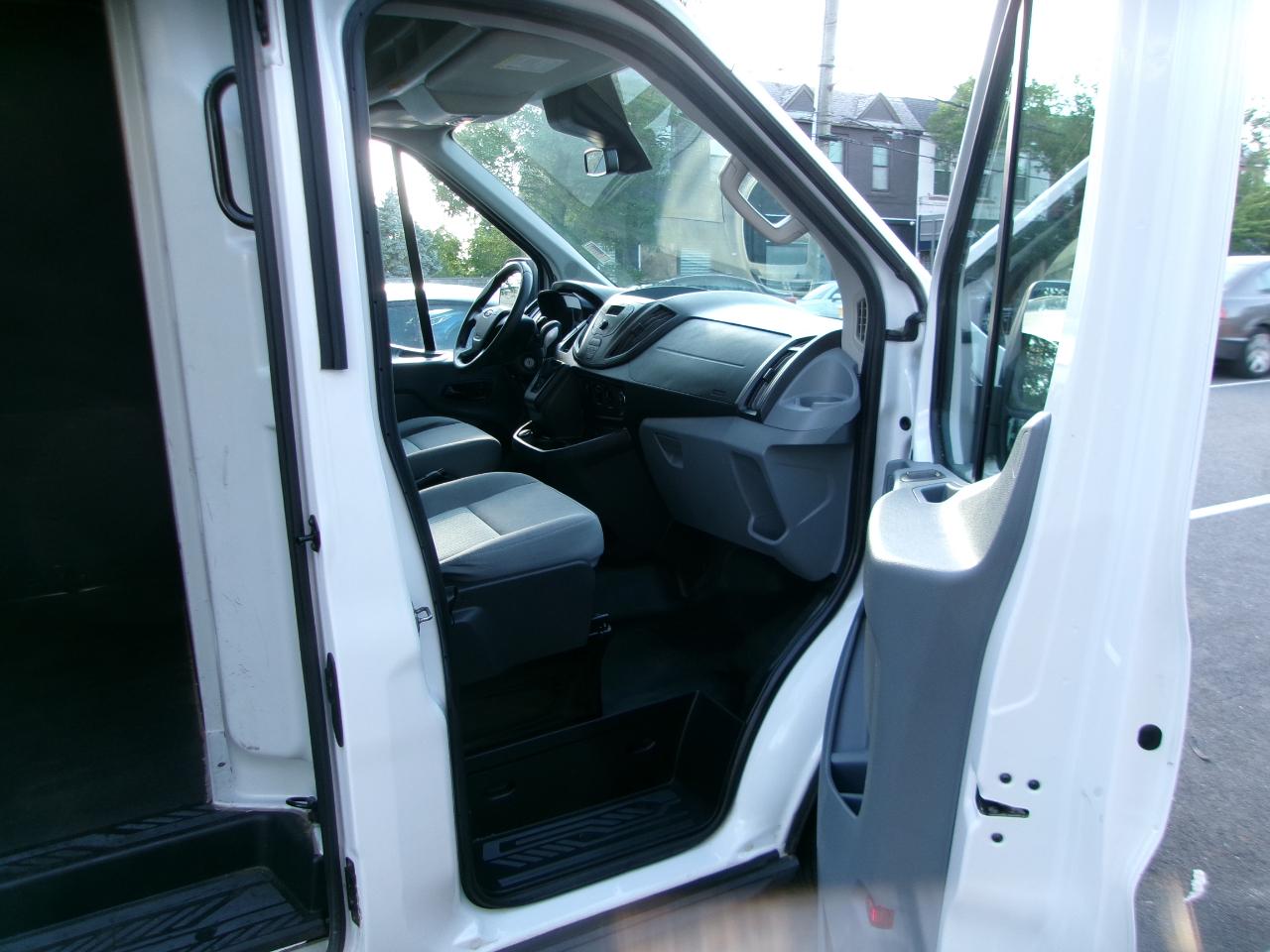 Ford Transit 250 Van Med. Roof w/Sliding Pass. 148-in. WB 2017