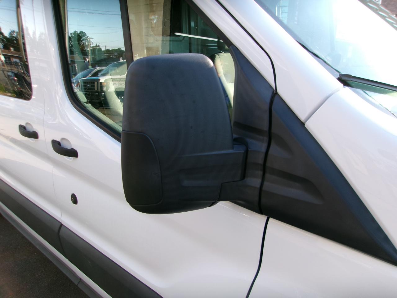 Ford Transit 250 Van Med. Roof w/Sliding Pass. 148-in. WB 2017
