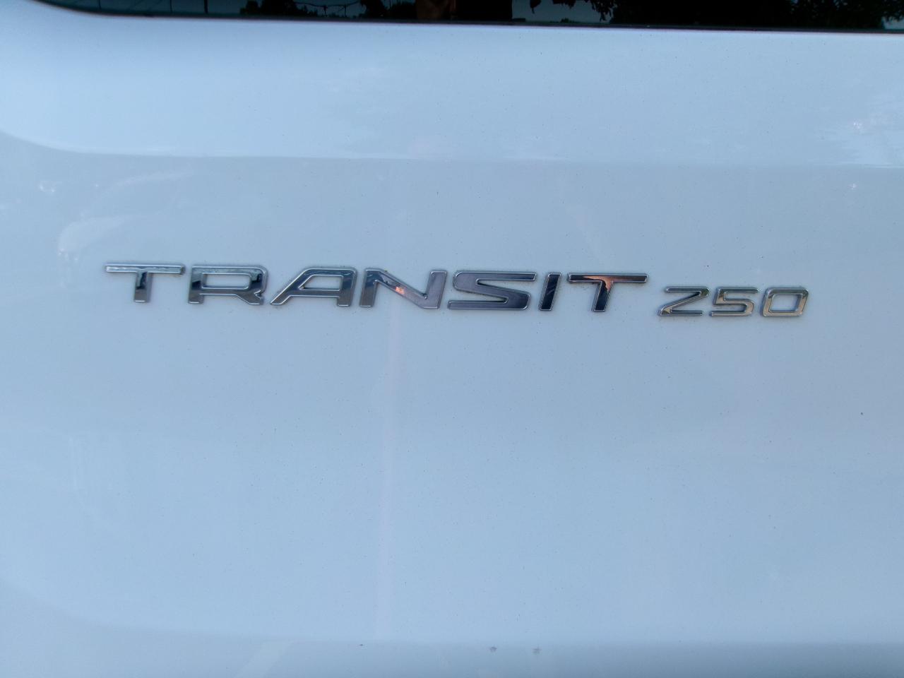 Ford Transit 250 Van Med. Roof w/Sliding Pass. 148-in. WB 2017