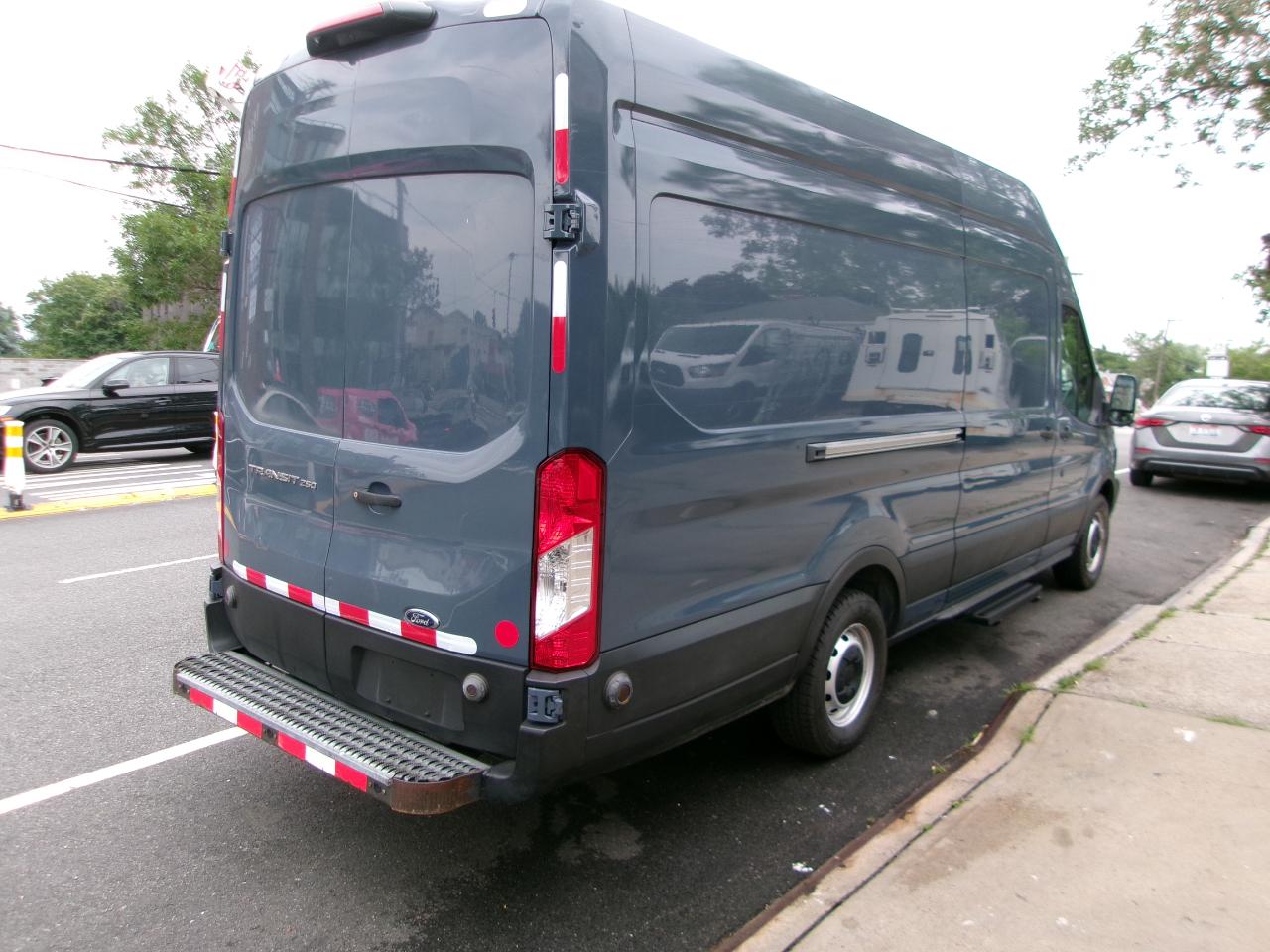 Ford Transit 250 Van High Roof w/Sliding Pass. 148-in. WB EL 2019
